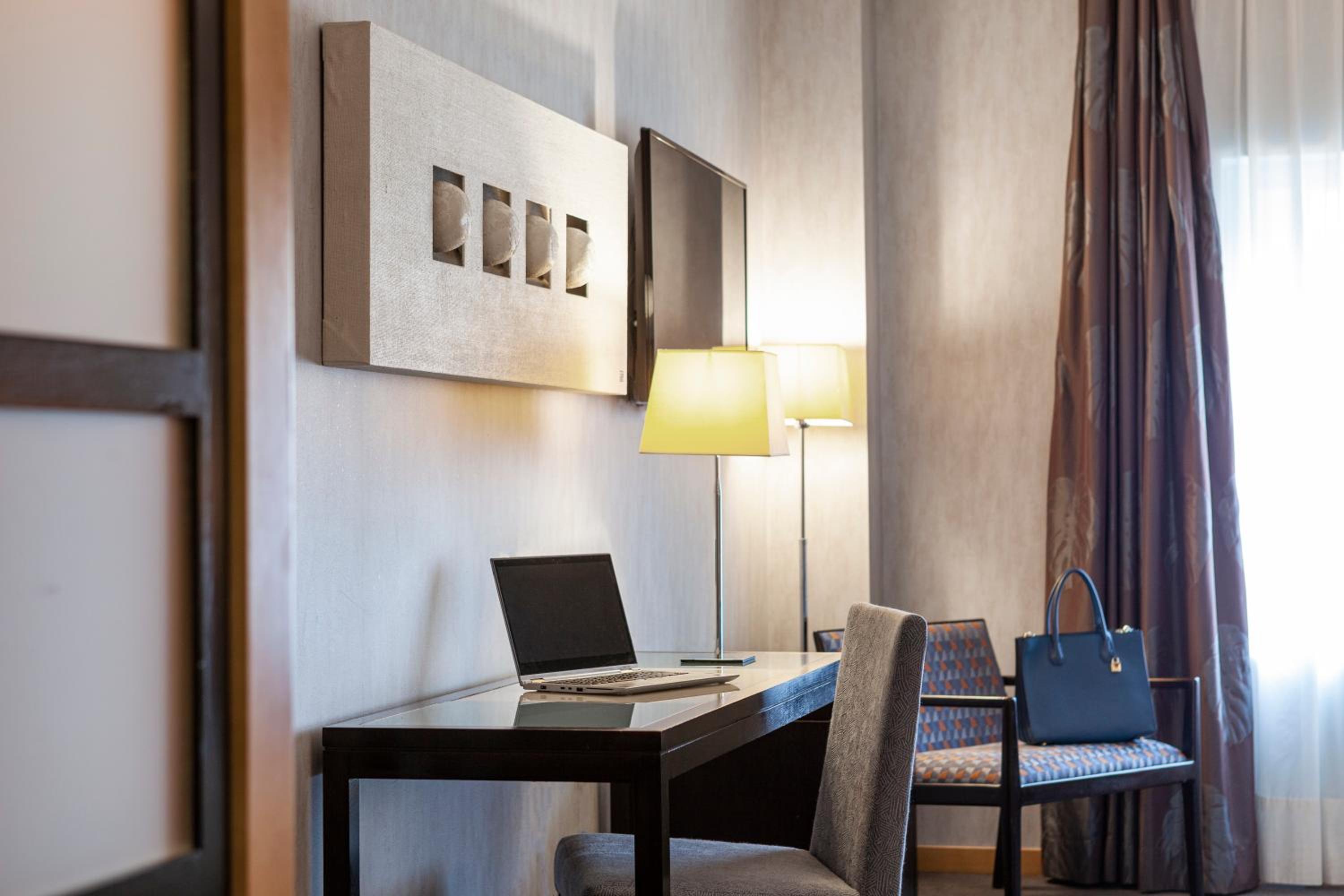 Double or Twin Room - Photo 4
