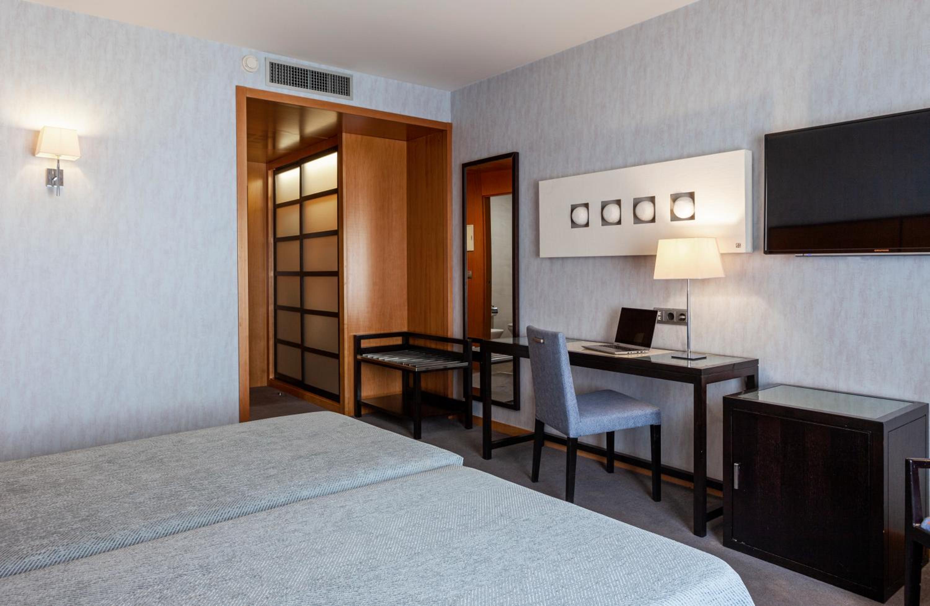 Double or Twin Room - Photo 5