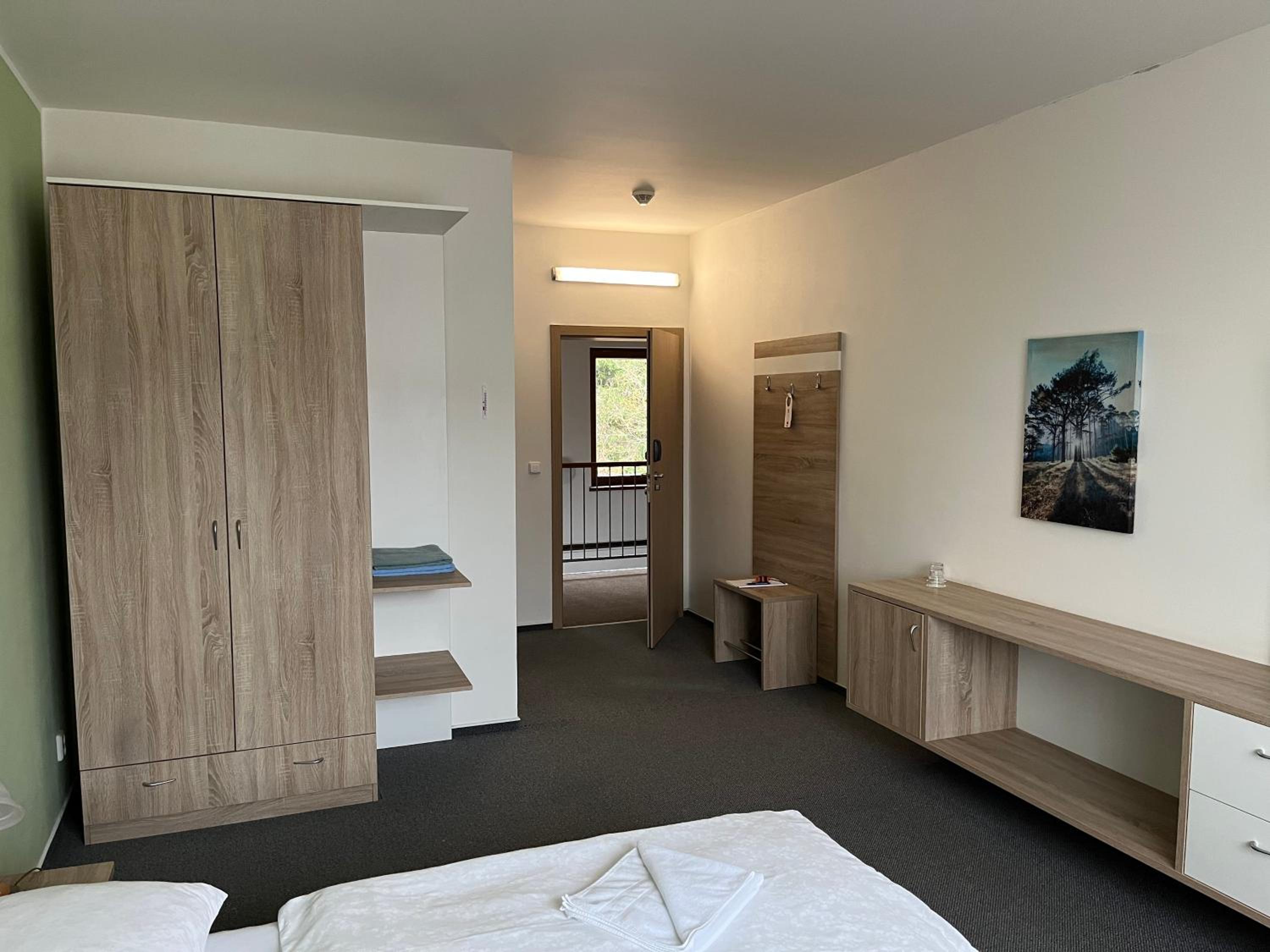 Large Double Room - Photo 2