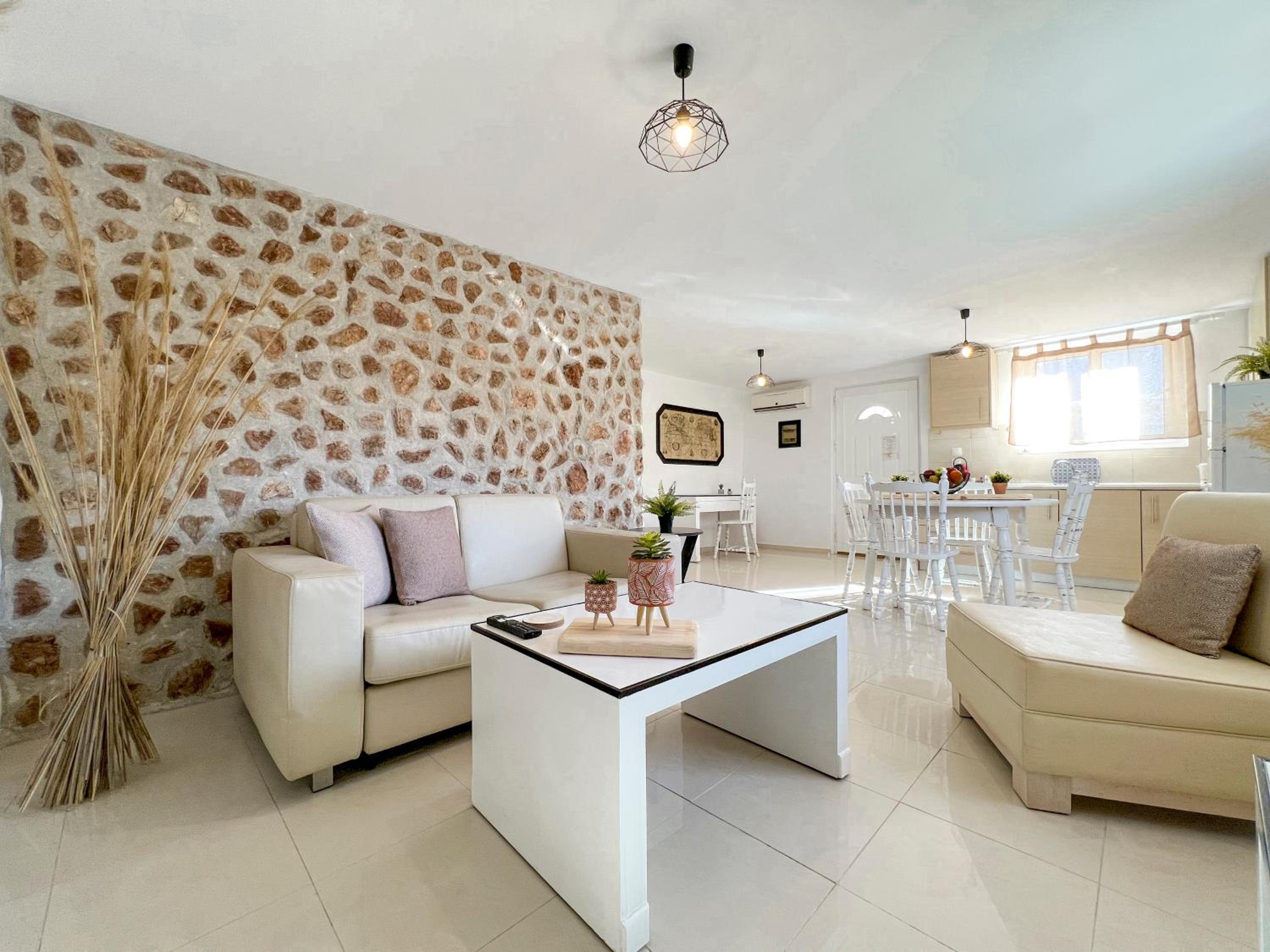One-Bedroom House photo 1