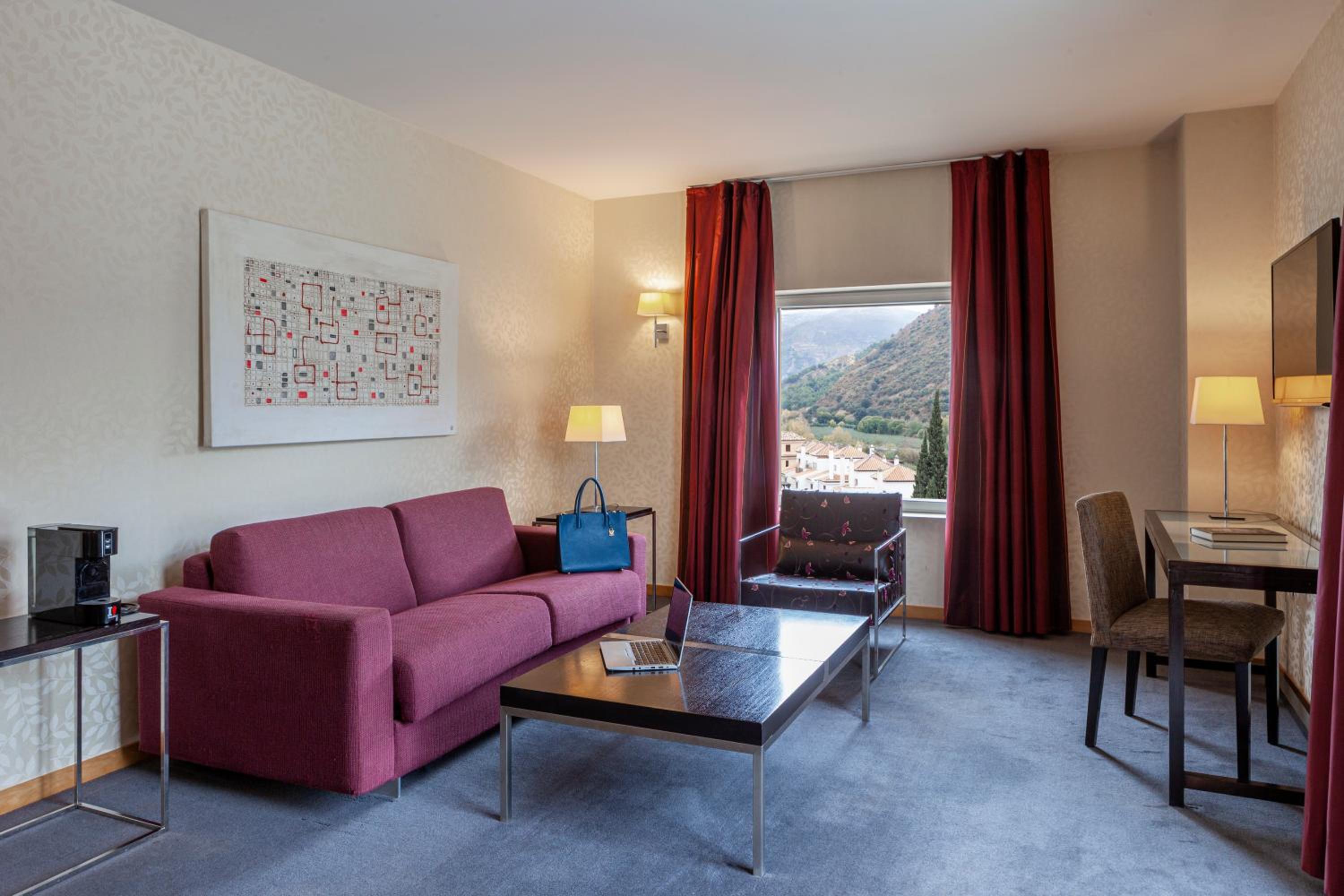 Junior Suite (2 Adults + 2 Children) - Photo 3