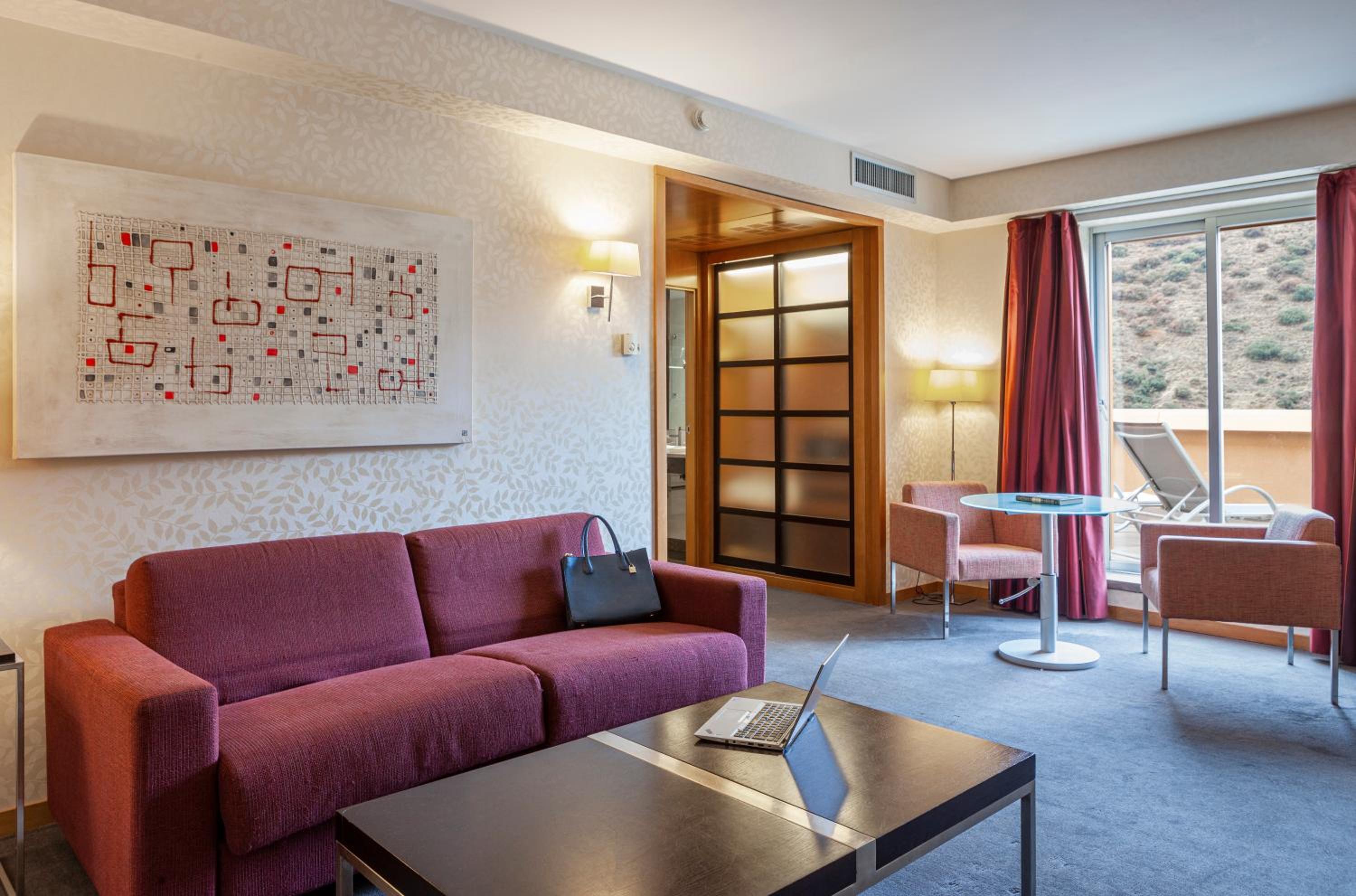 Junior Suite (2 Adults + 2 Children) - Photo 1