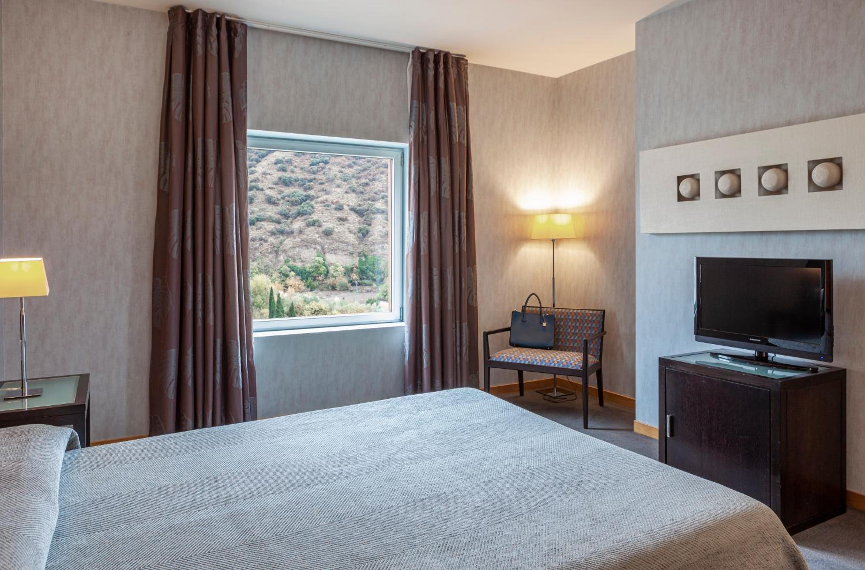 Junior Suite (2 Adults + 2 Children) - Photo 8
