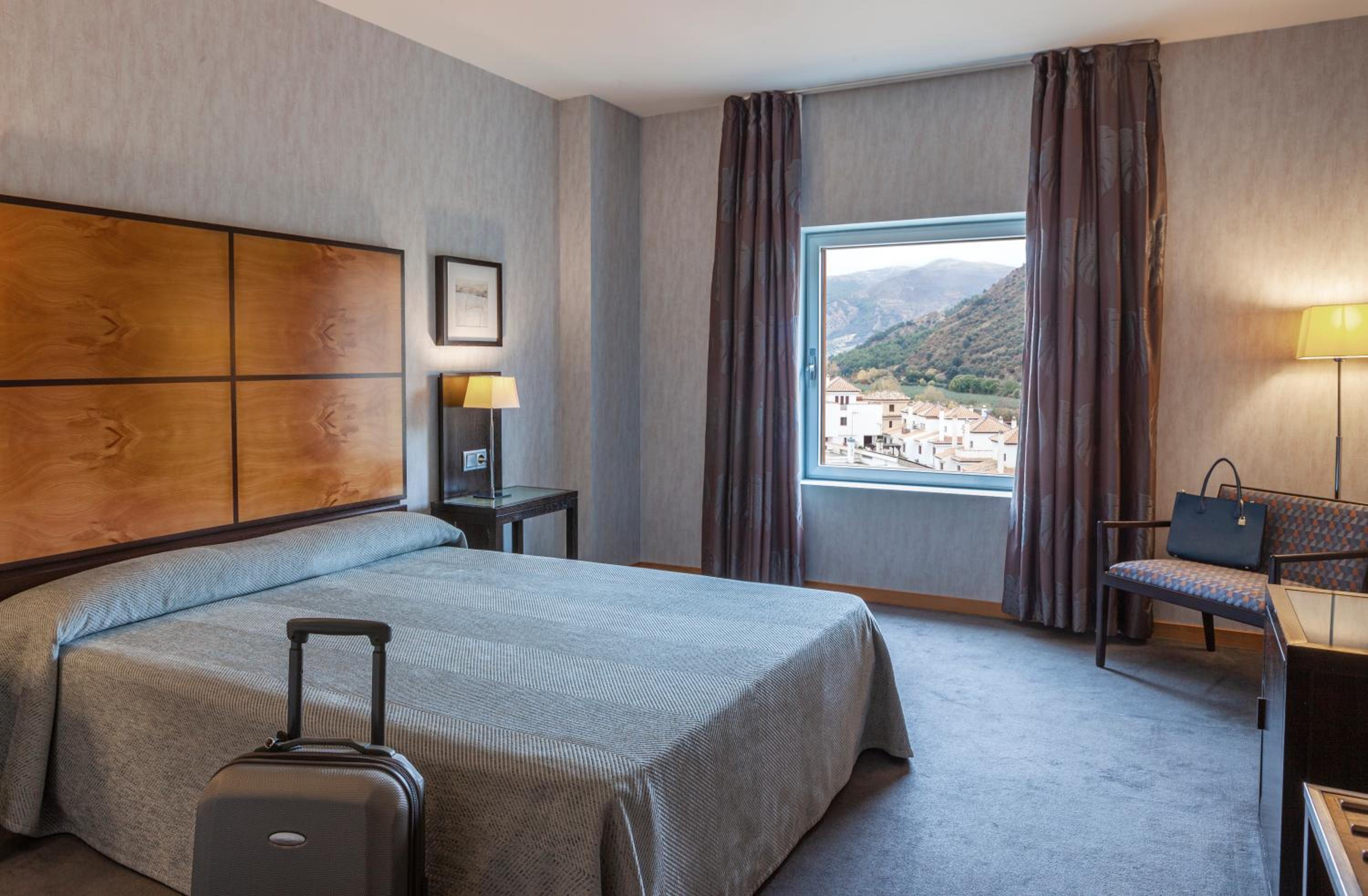 Junior Suite (2 Adults + 2 Children) - Photo 4