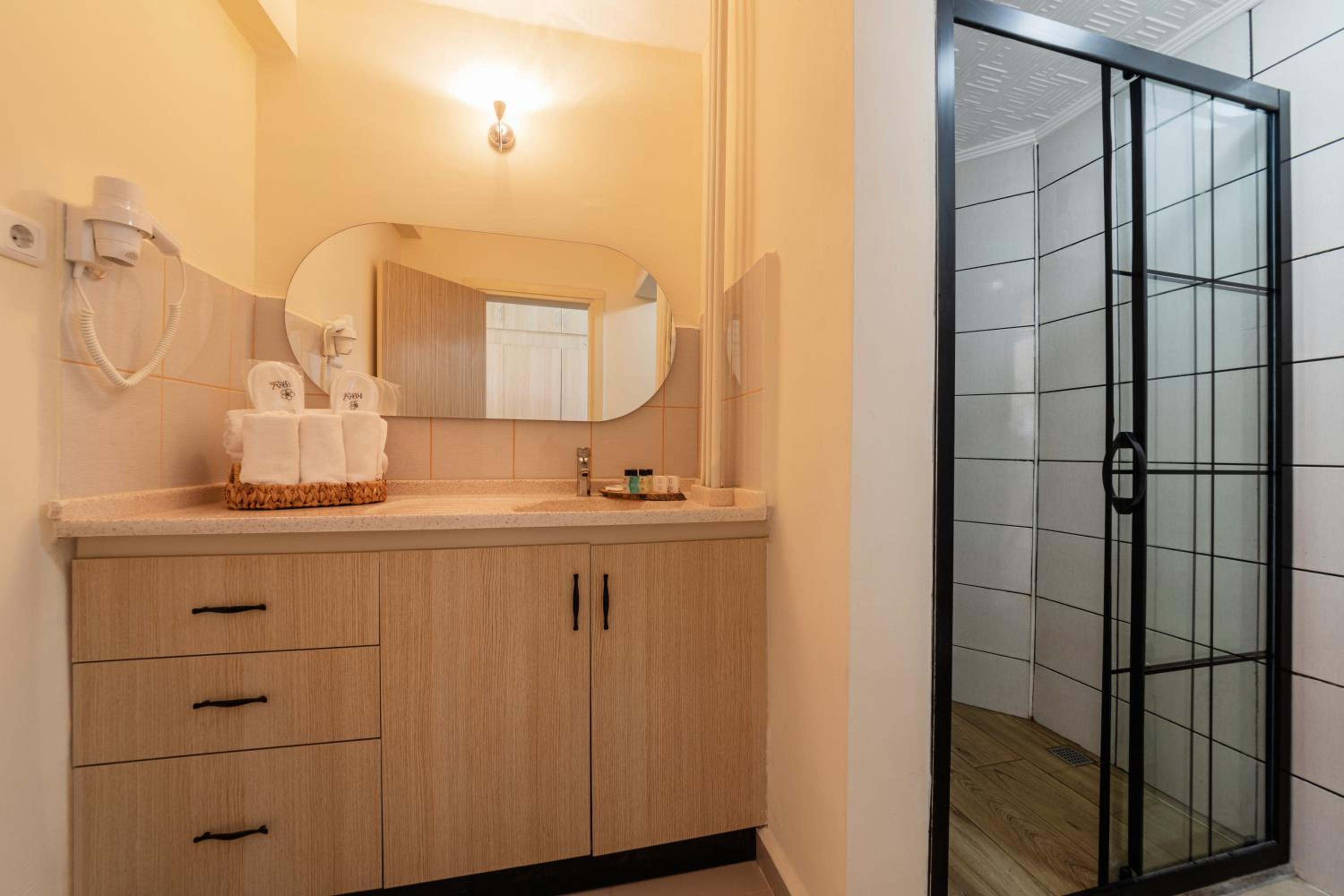 Standard Twin Room with Sea View photo 2