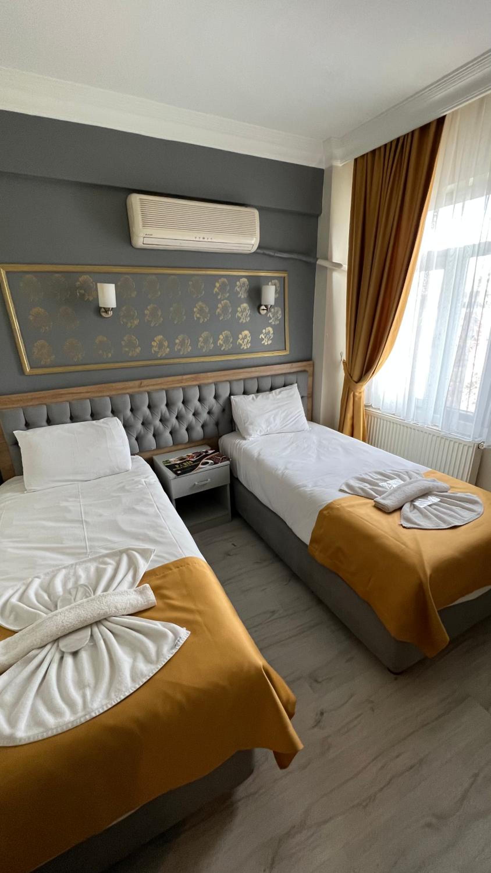 Large Twin Room photo 1
