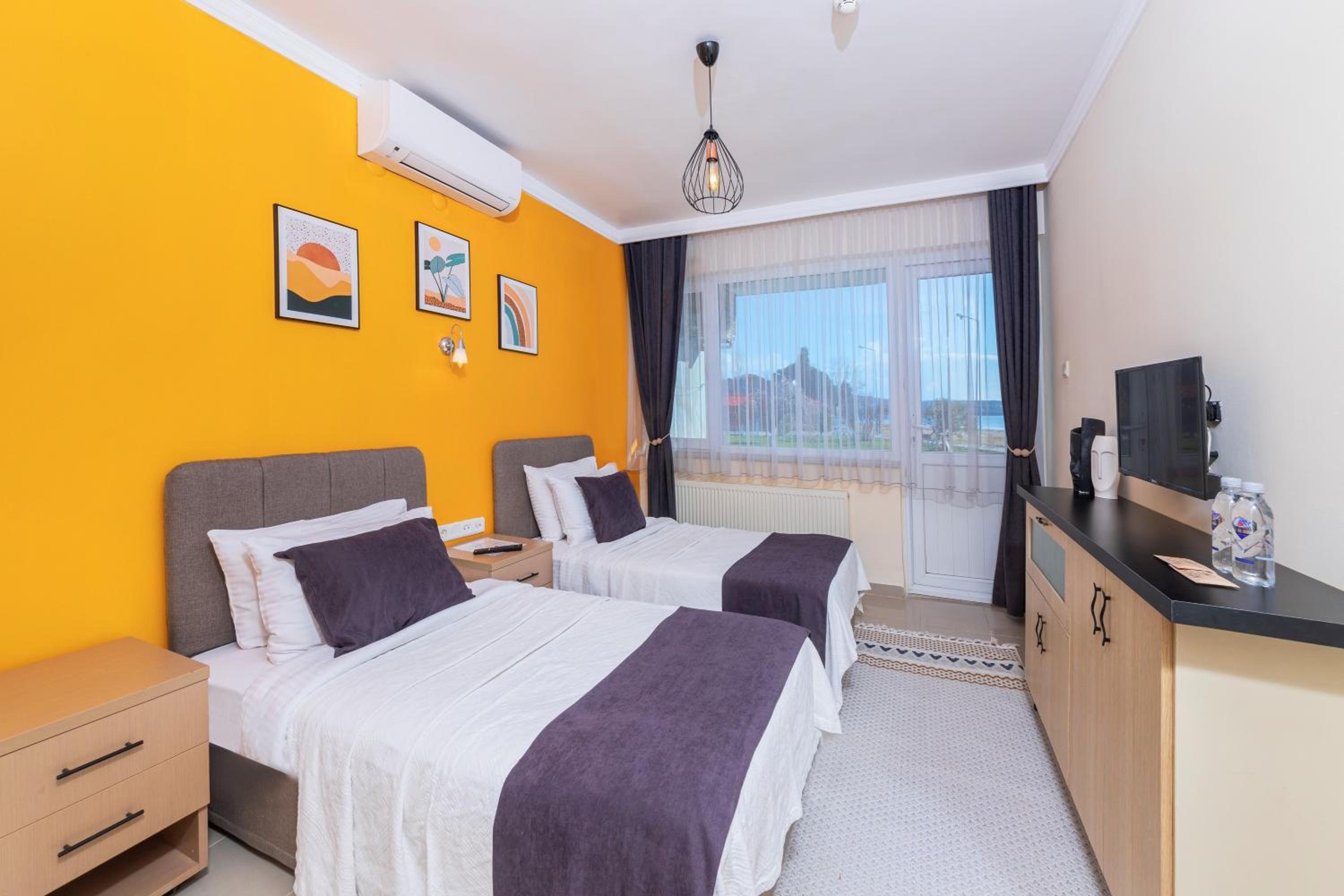 Standard Twin Room with Sea View photo 1
