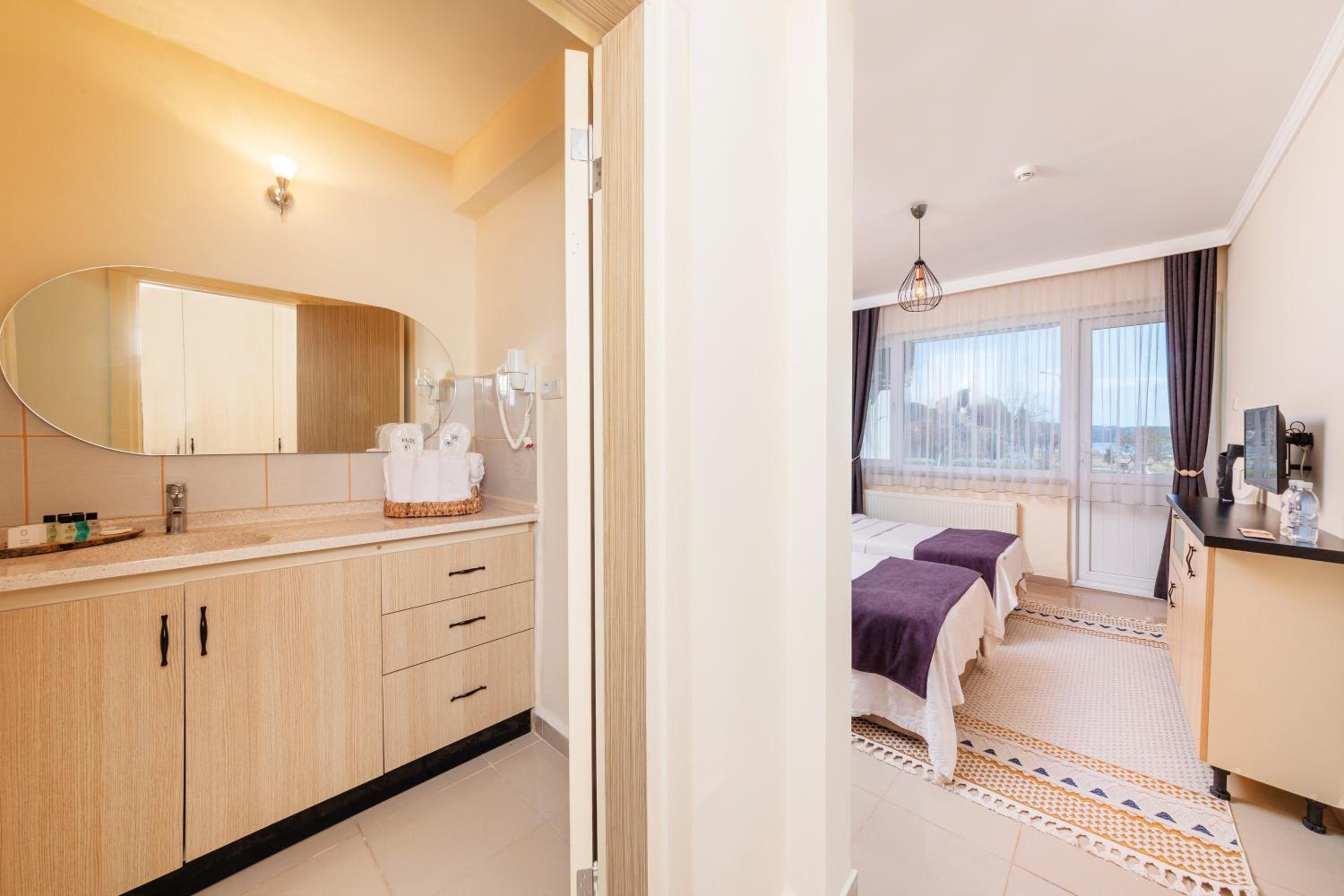 Standard Twin Room with Sea View photo 3