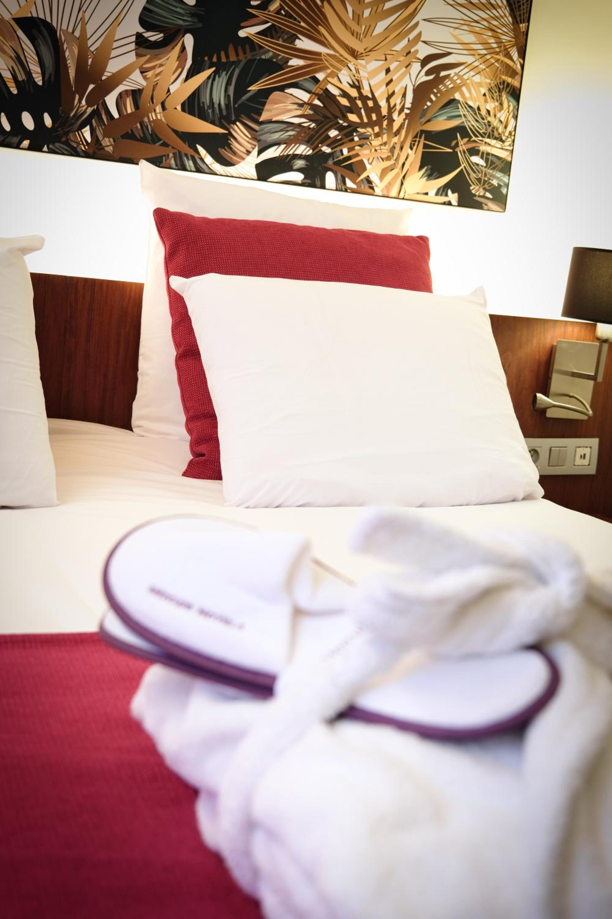 Standard Double Room - Photo 14