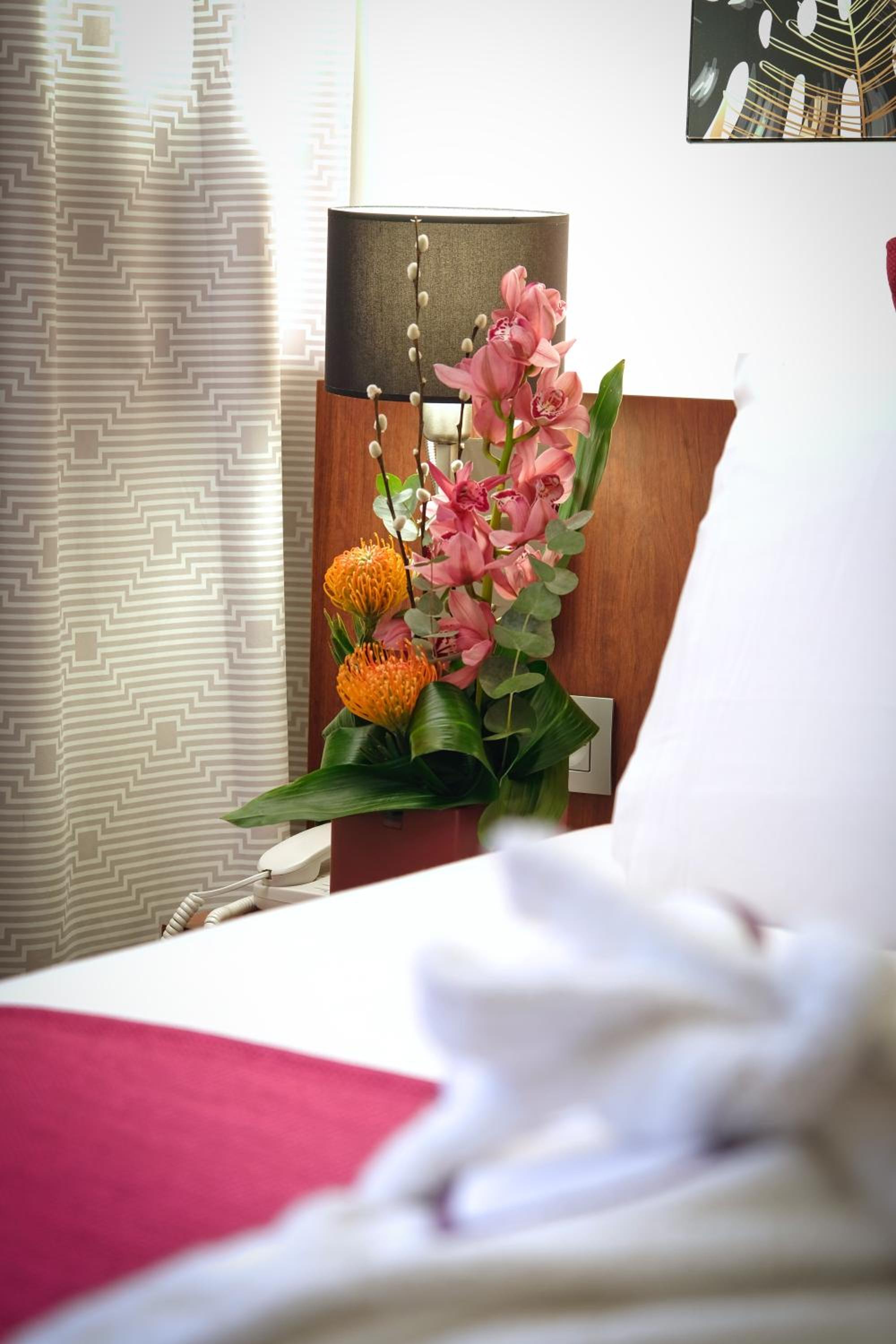 Standard Twin Room - Photo 10