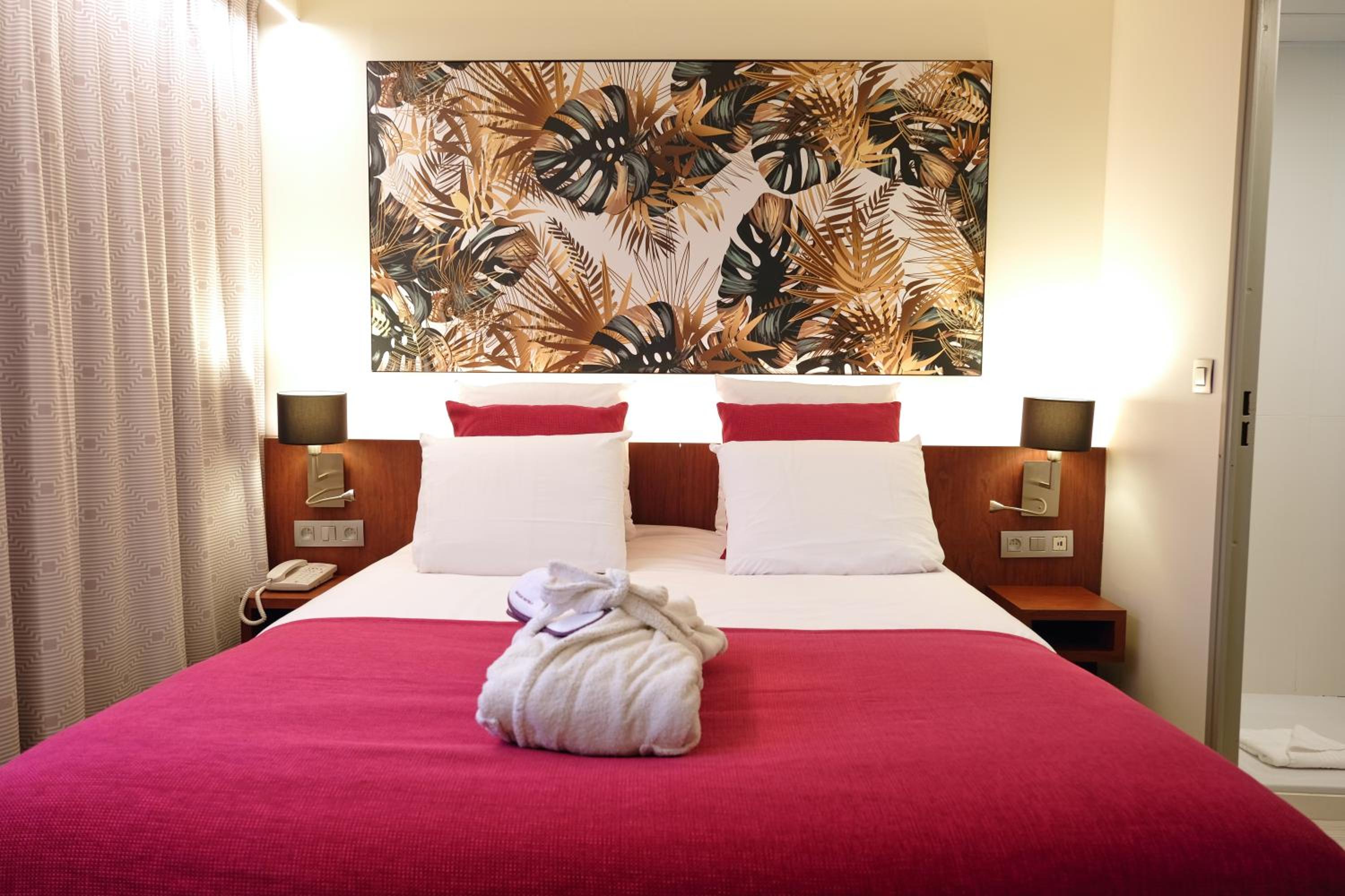 Standard Double Room - Photo 23