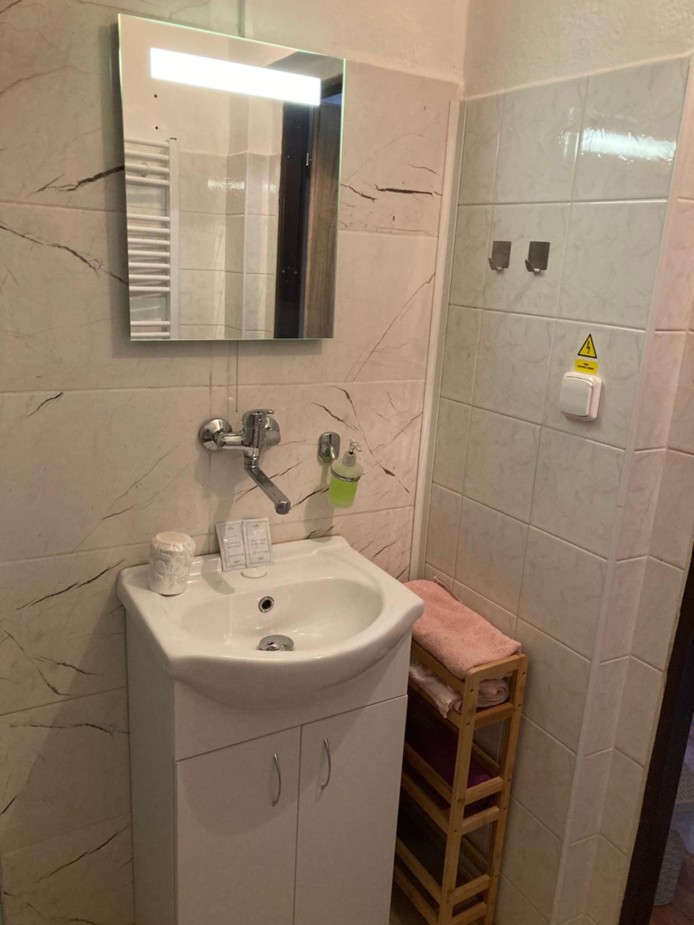 Deluxe Double Room with Extra Bed - Photo 6