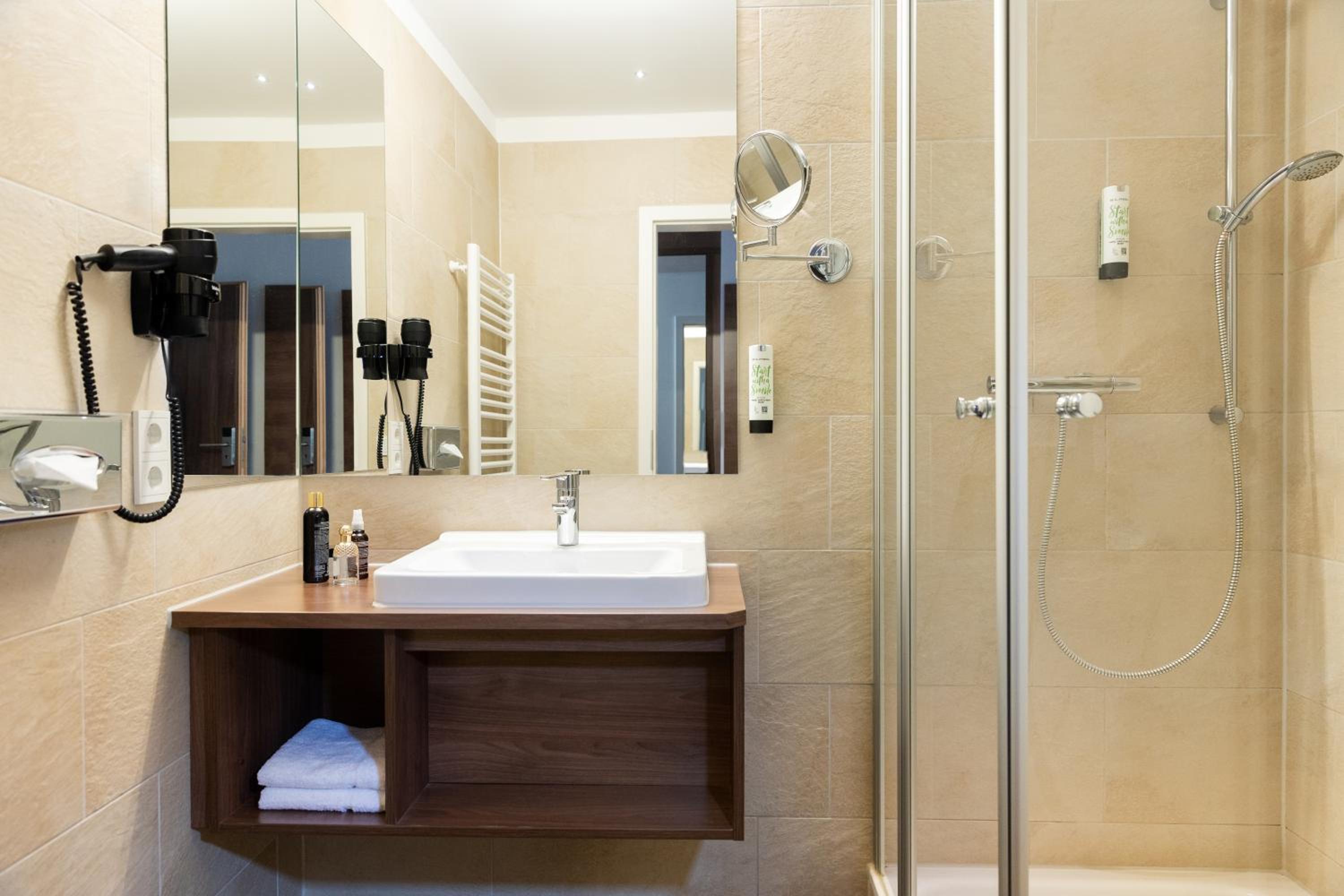 Deluxe Double or Twin Room - Photo 5