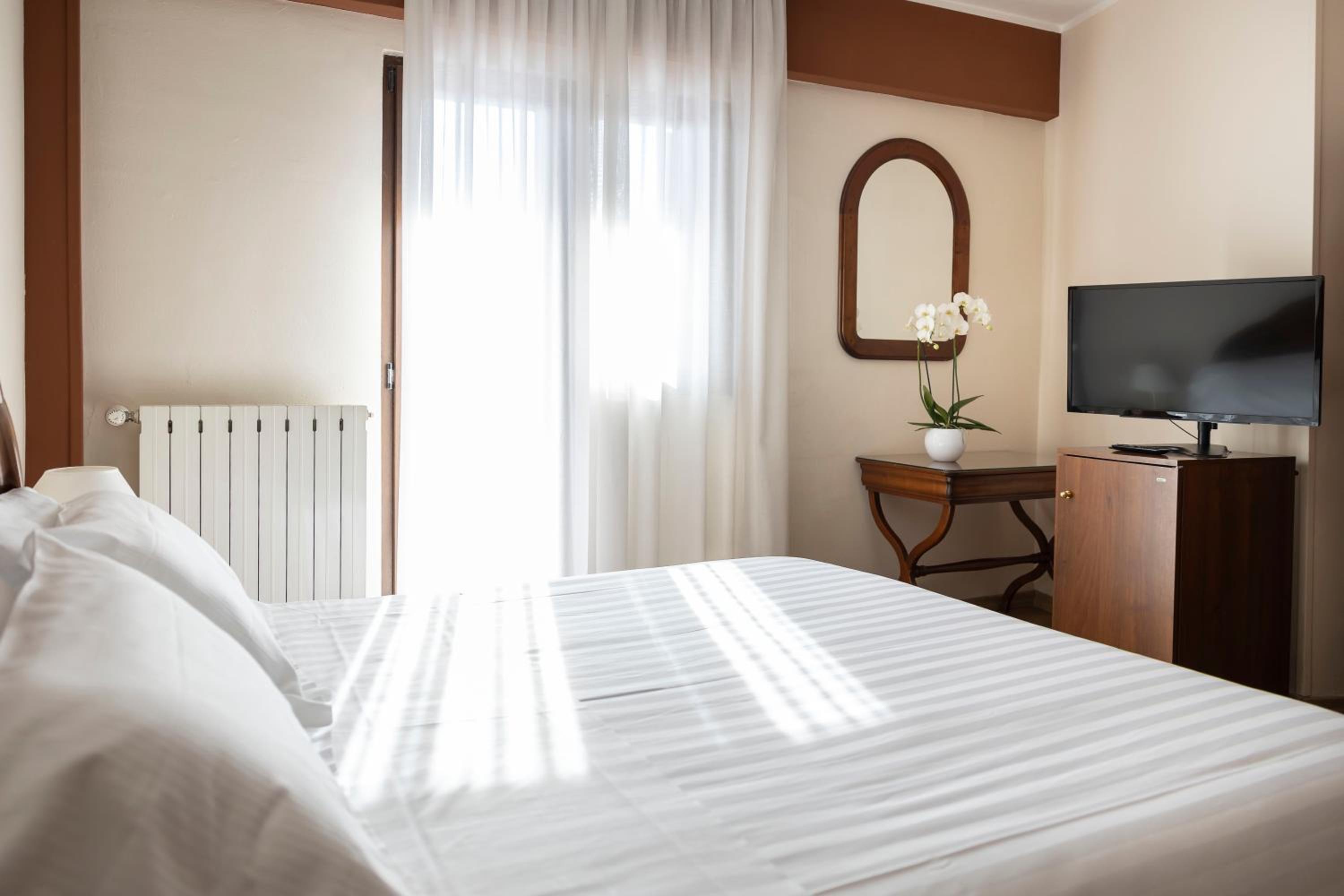 Standard Double or Twin Room photo 2