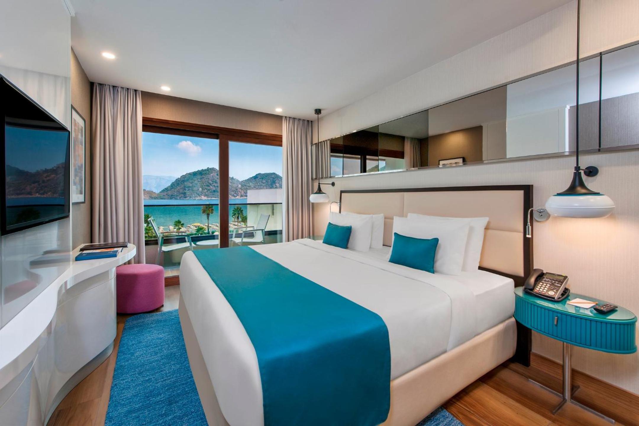 Superior Room with Queen Size Bed, Sea View