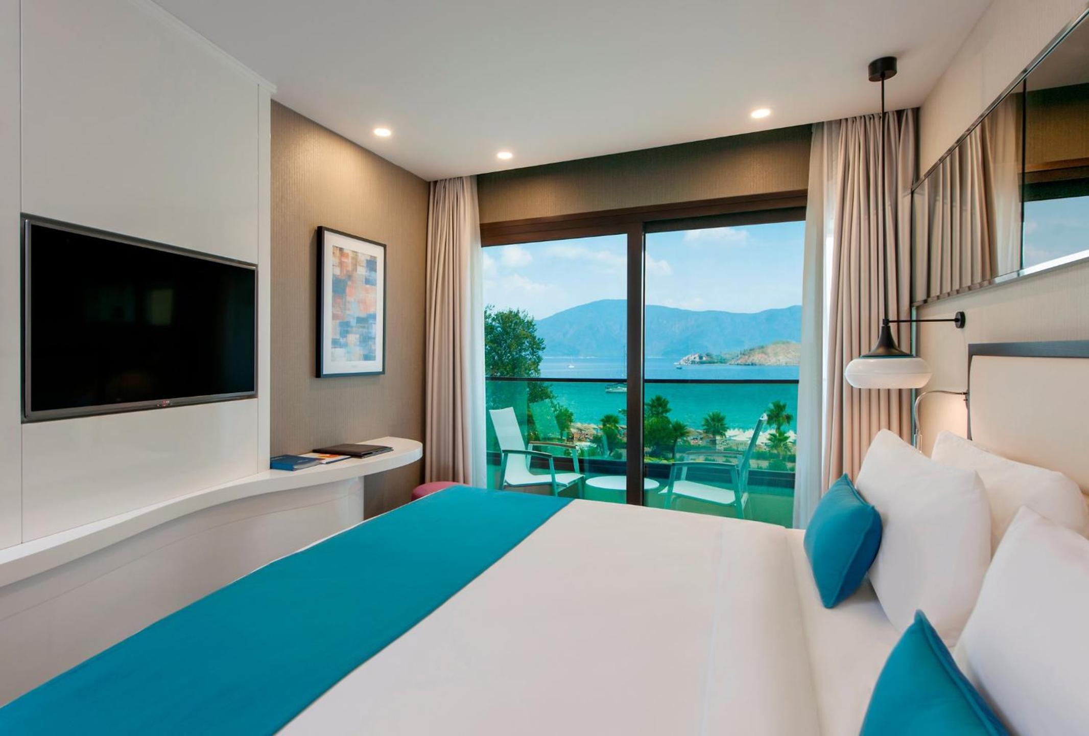Superior Room with Queen Size Bed, Sea View