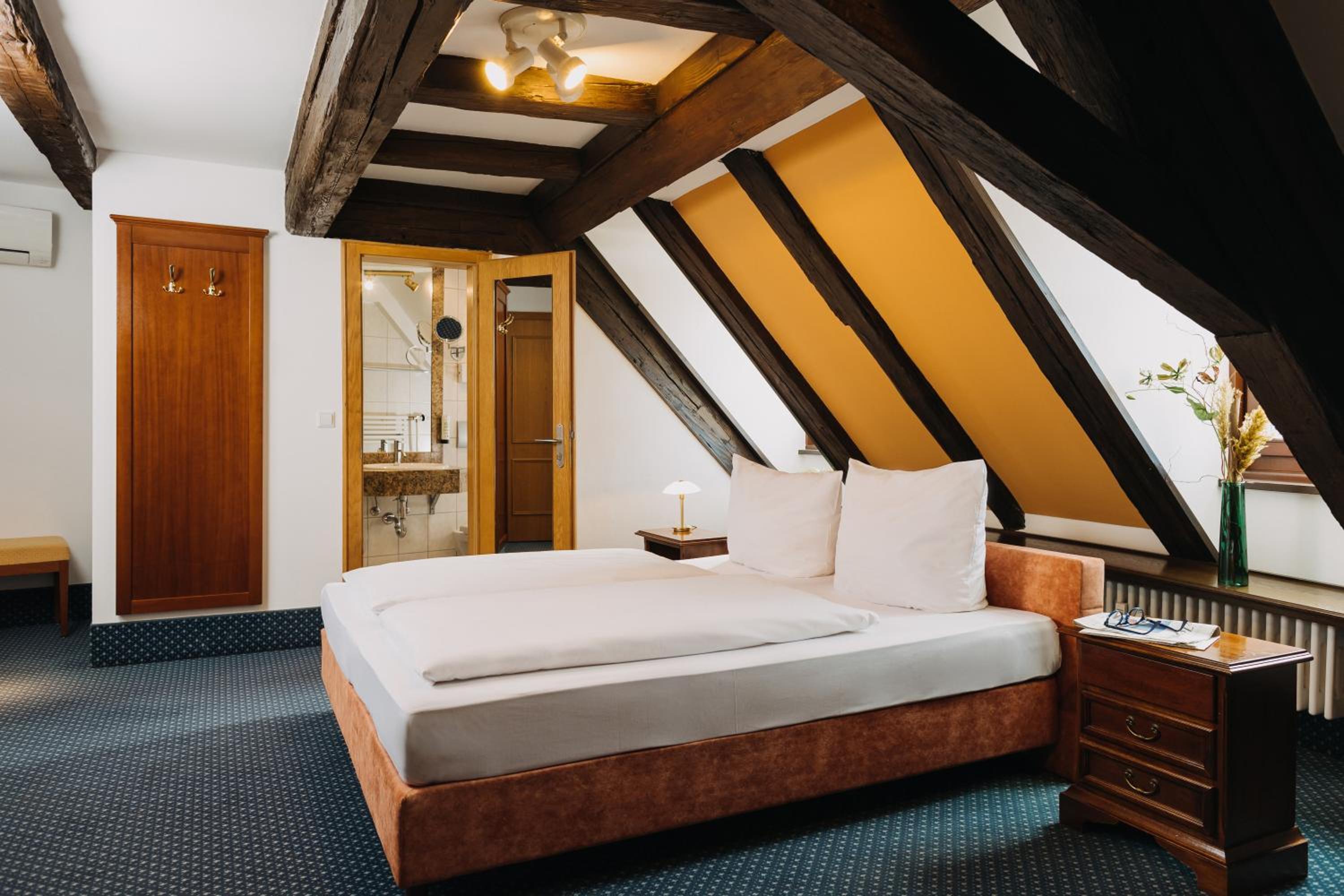 Large Double Room - Photo 2