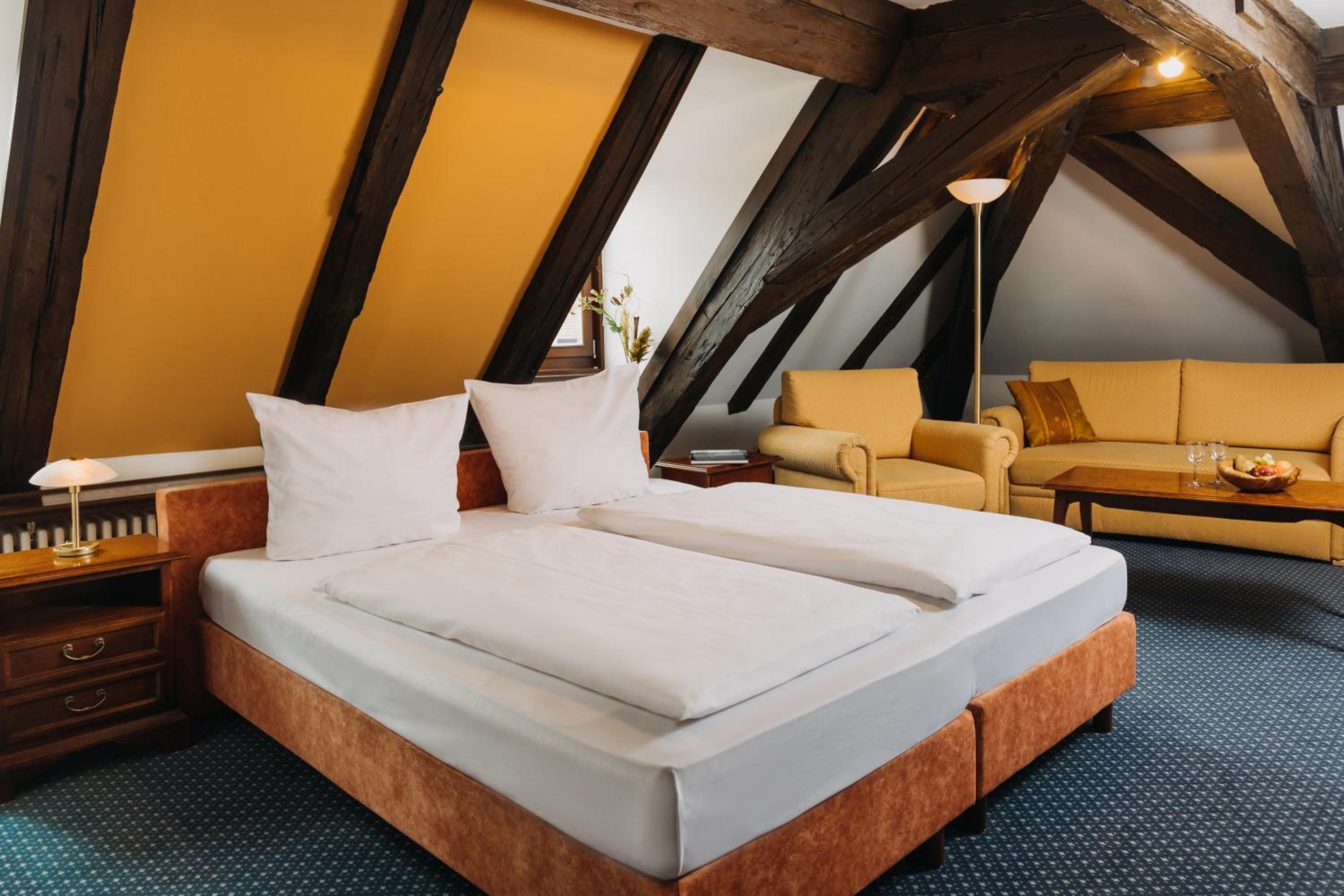 Large Double Room - Photo 1
