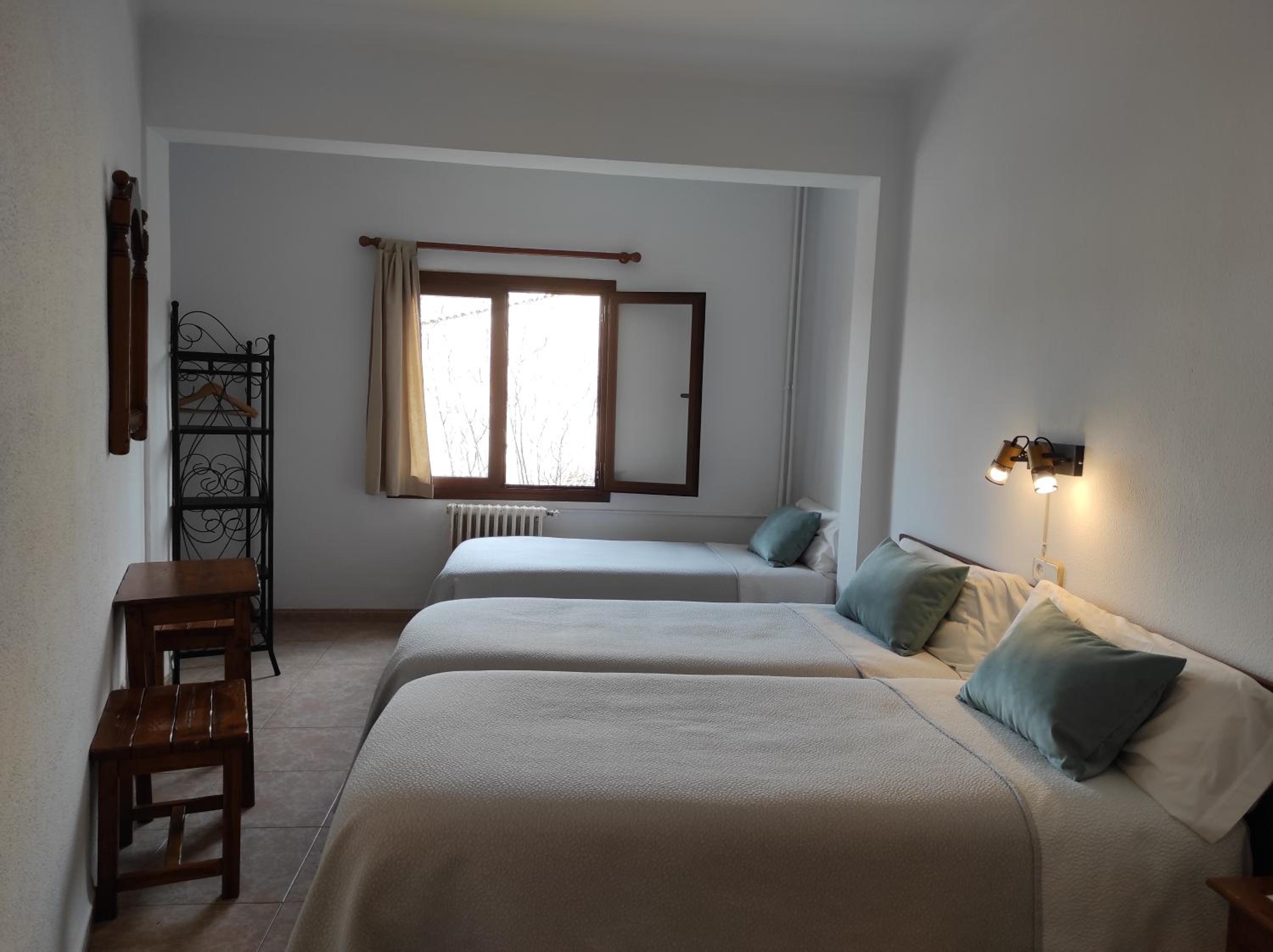 Familiar Double Room with Shared Bathroom photo 2
