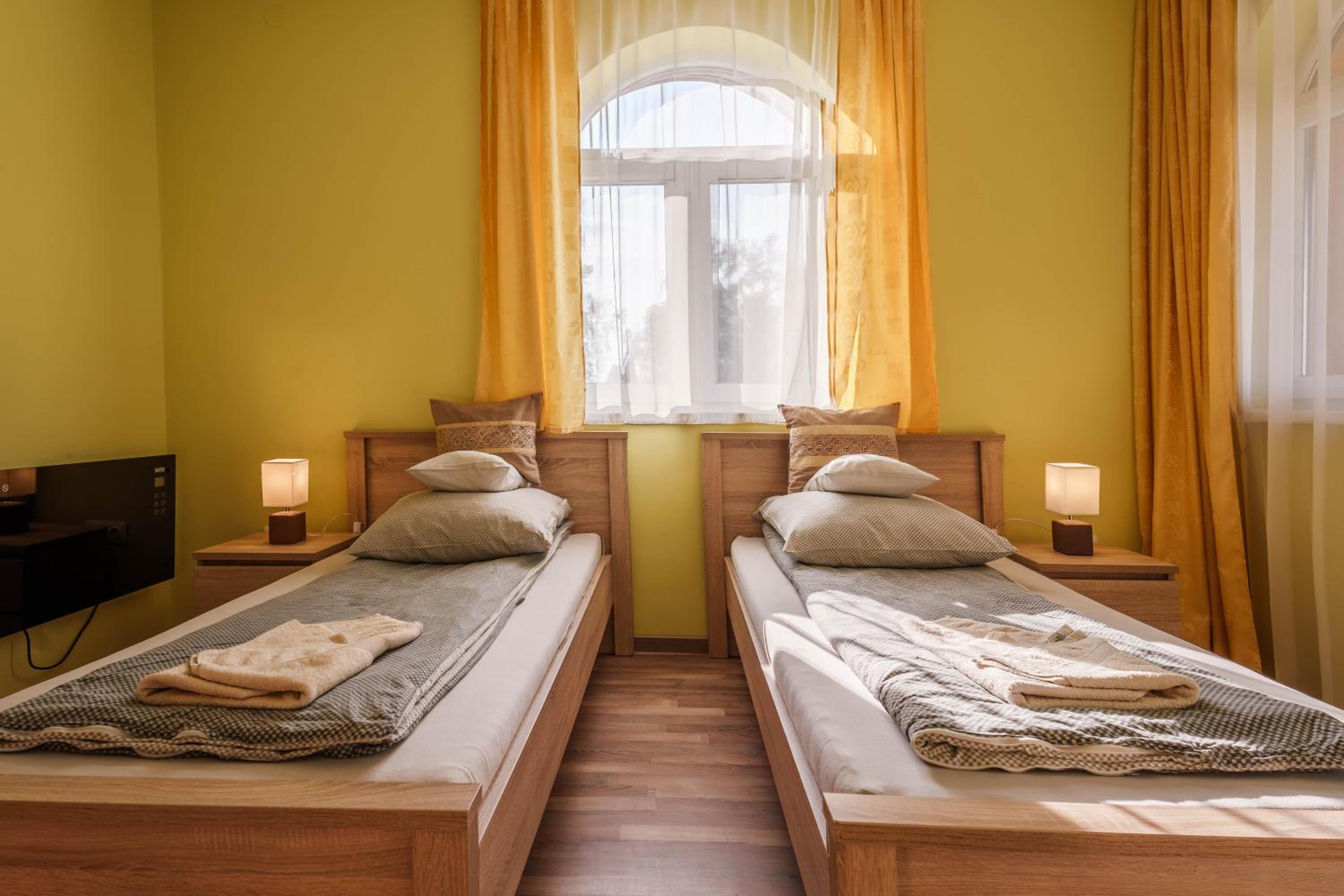 Twin Room with Lake View photo 1