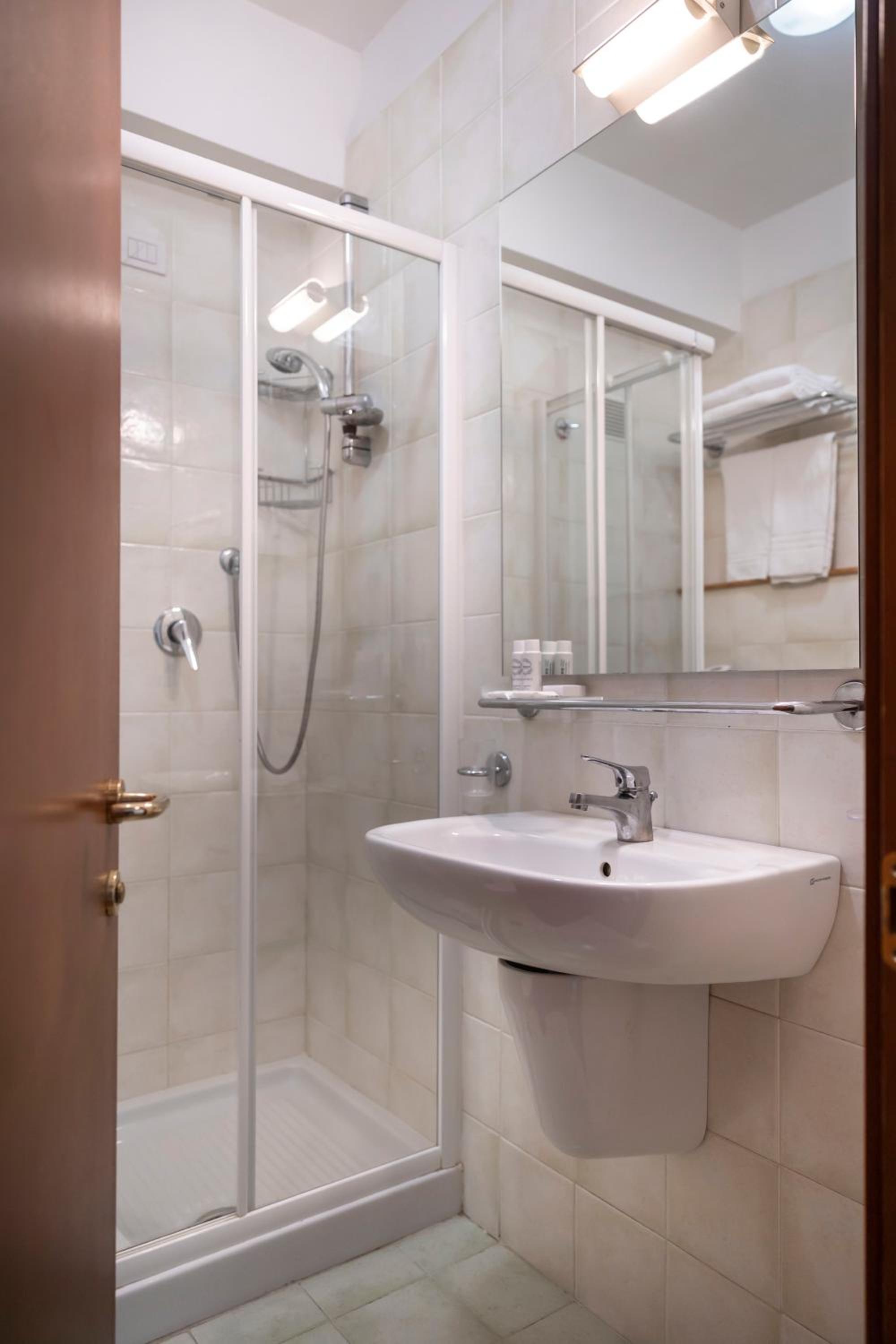 Superior Quadruple Room photo 3