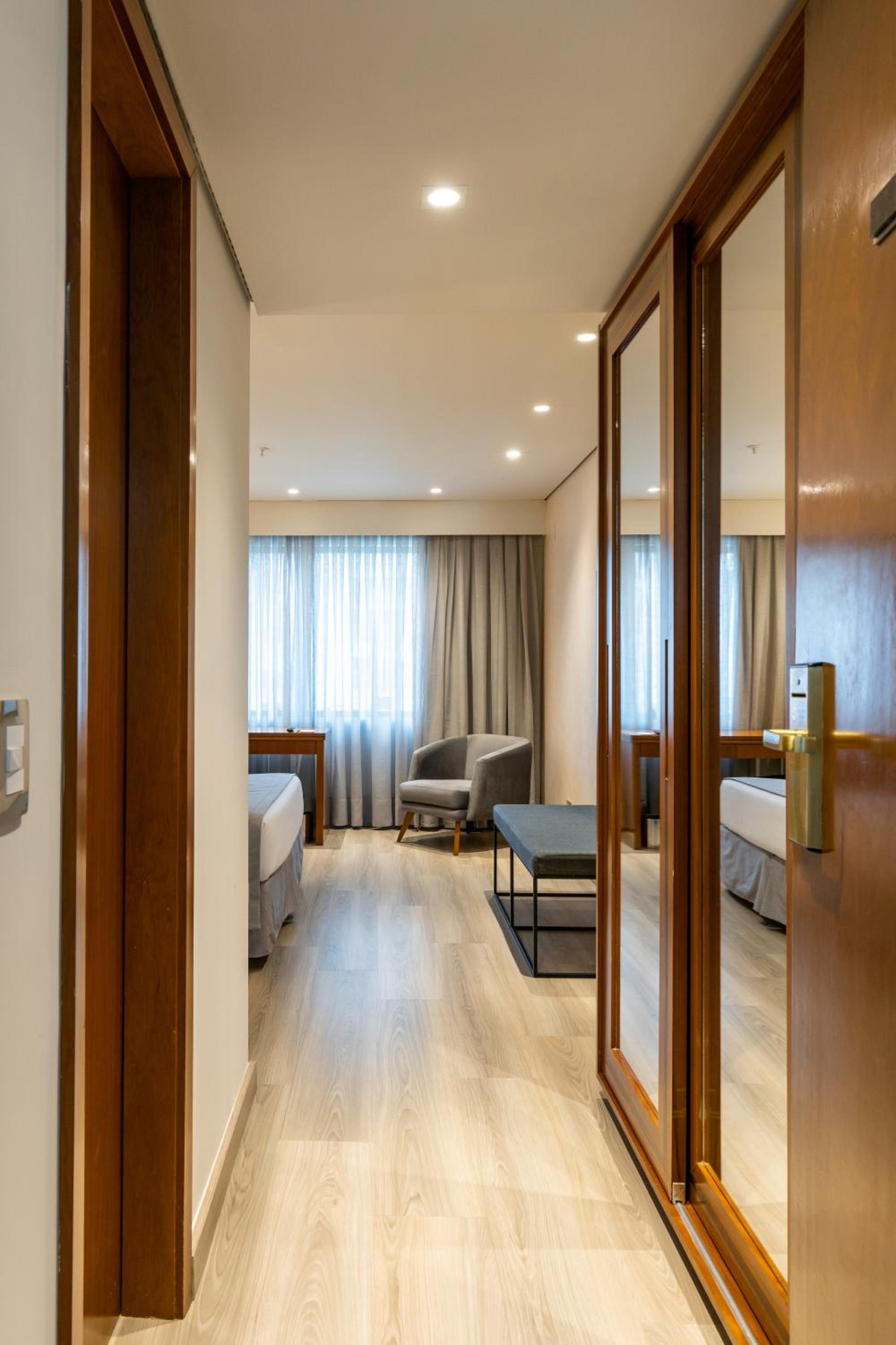Standard Queen Room