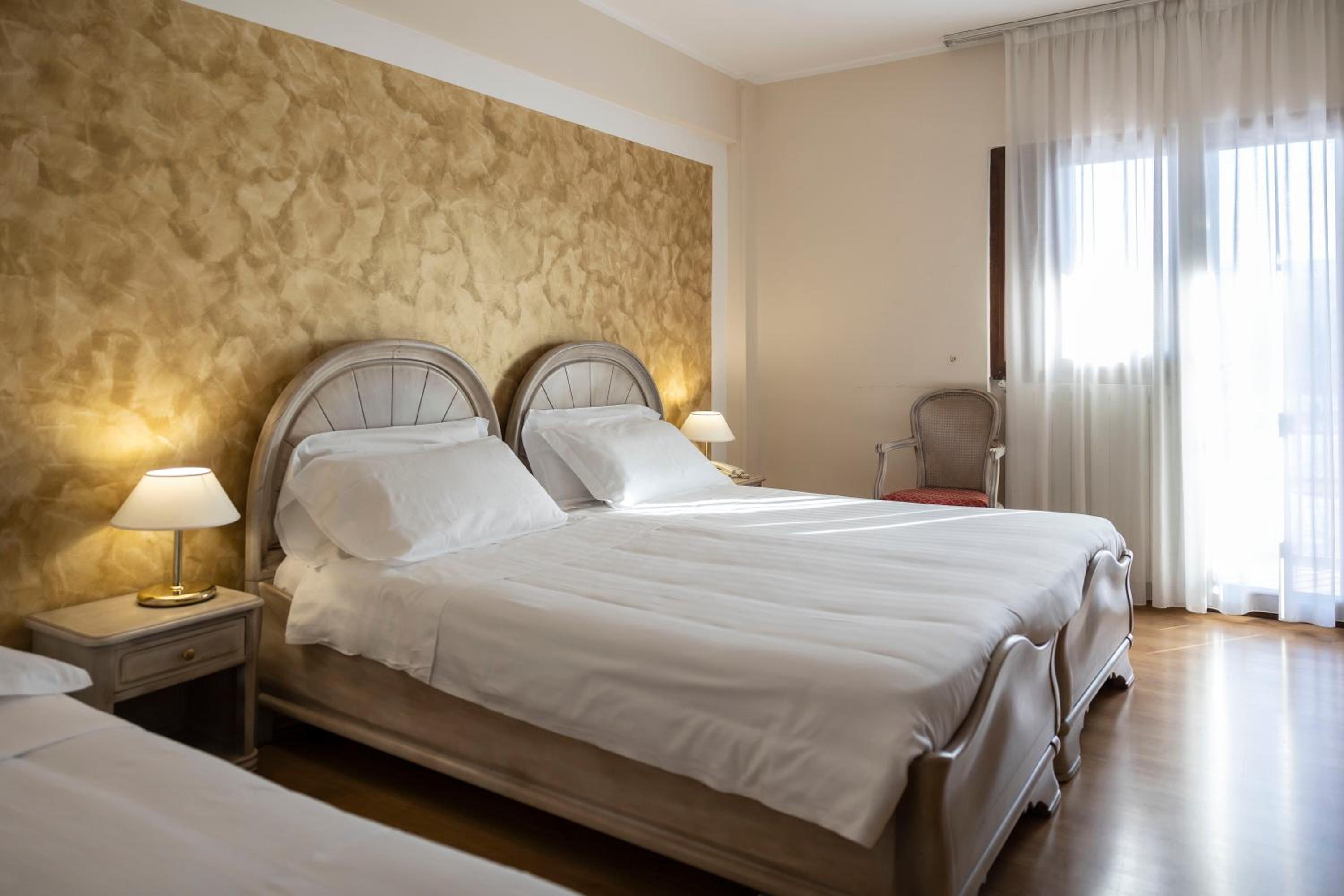 Superior Triple Room photo 2