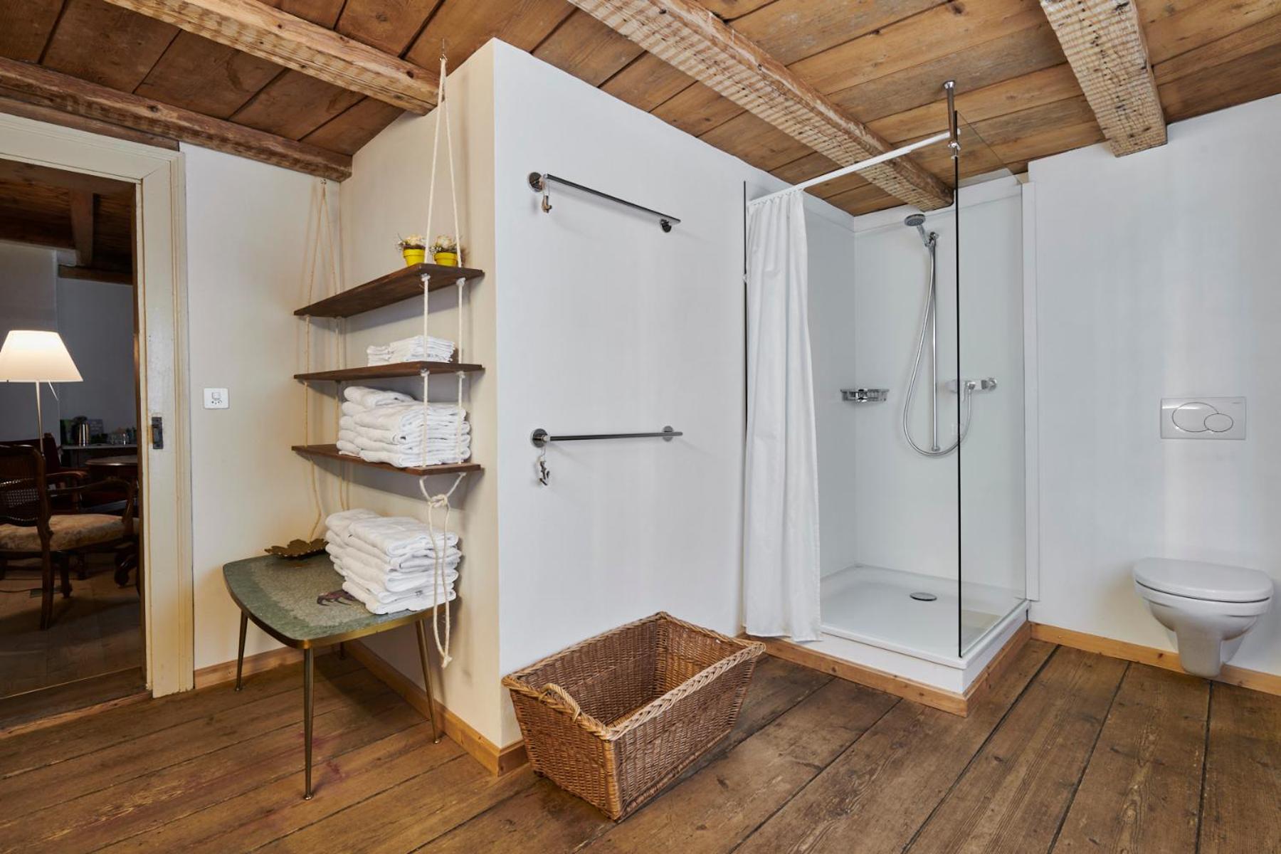 Economy Triple Room with Shared Bathroom photo 3