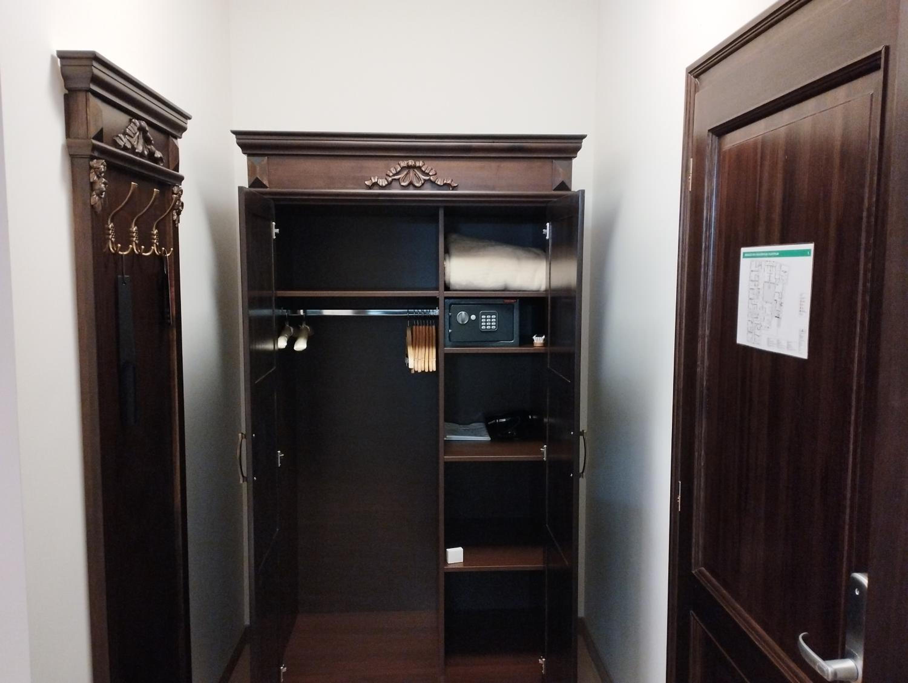 Deluxe King Room photo 3