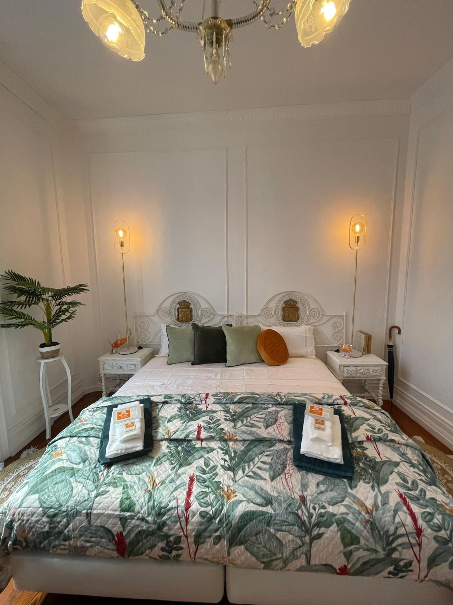Deluxe Double Room with Balcony - Photo 29