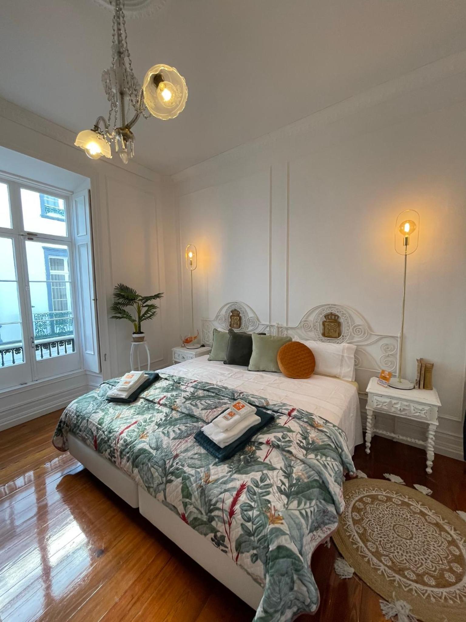 Deluxe Double Room with Balcony - Photo 22