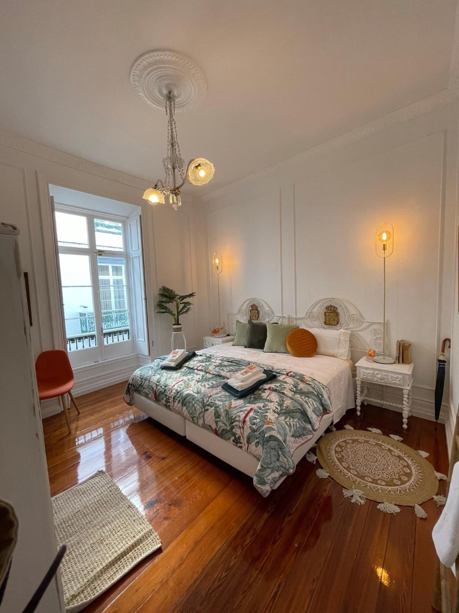 Deluxe Double Room with Balcony - Photo 19