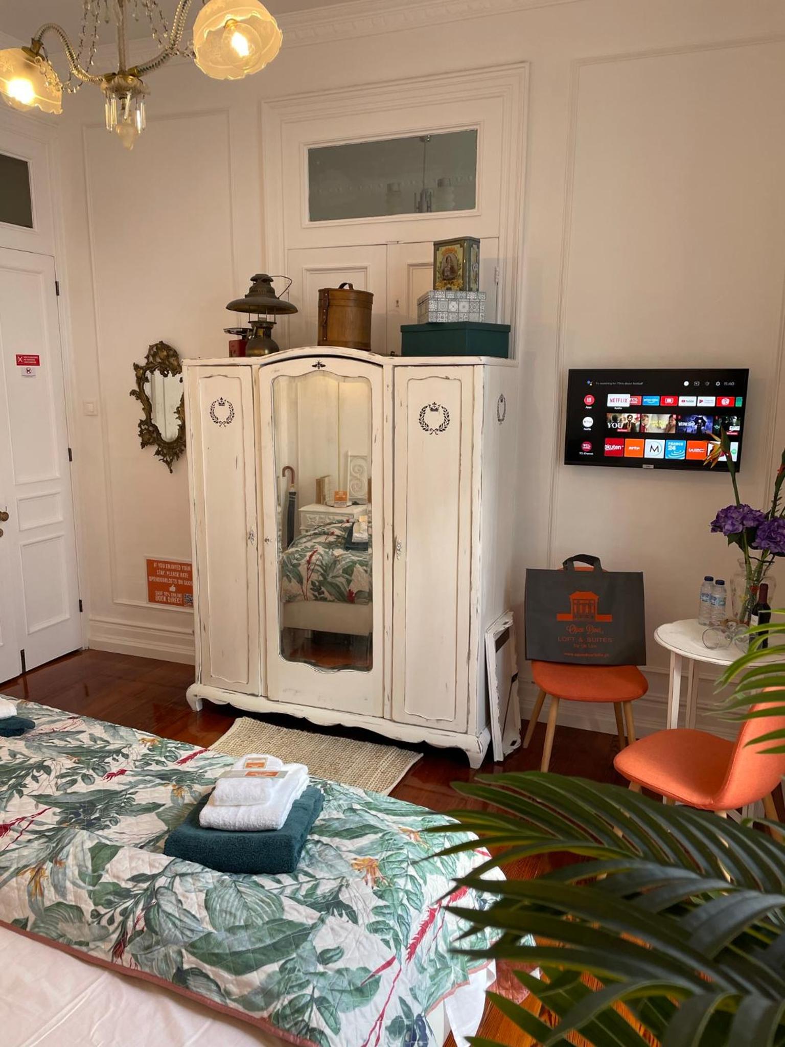 Deluxe Double Room with Balcony - Photo 51