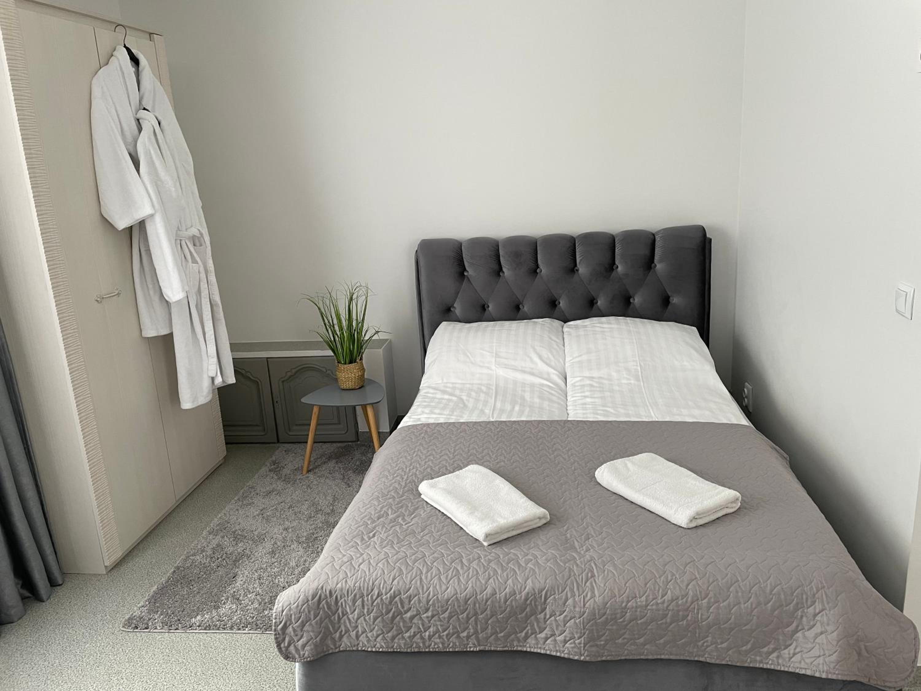 One-Bedroom Apartment photo 2