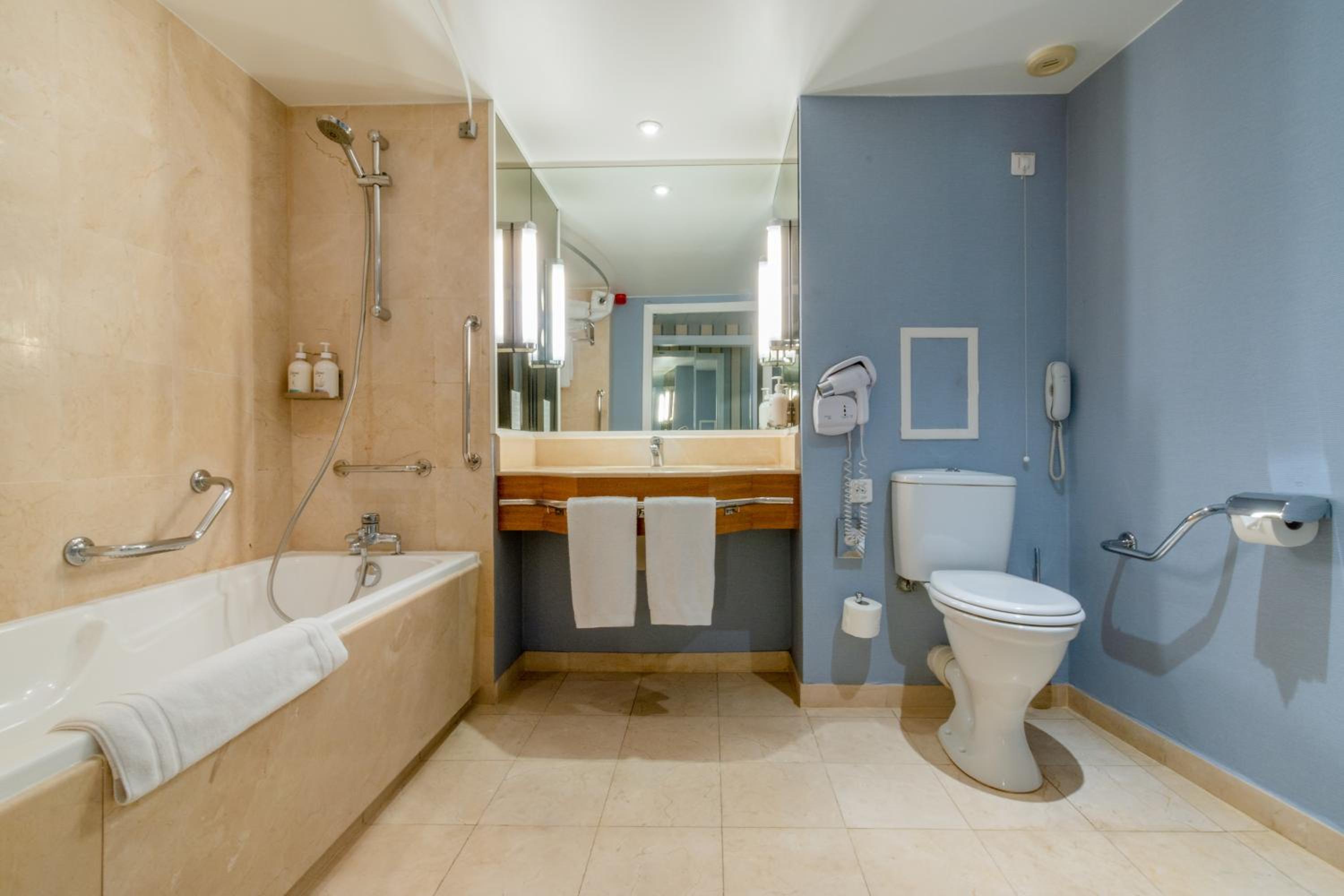 Standard Double Room with Balcony - Photo 9