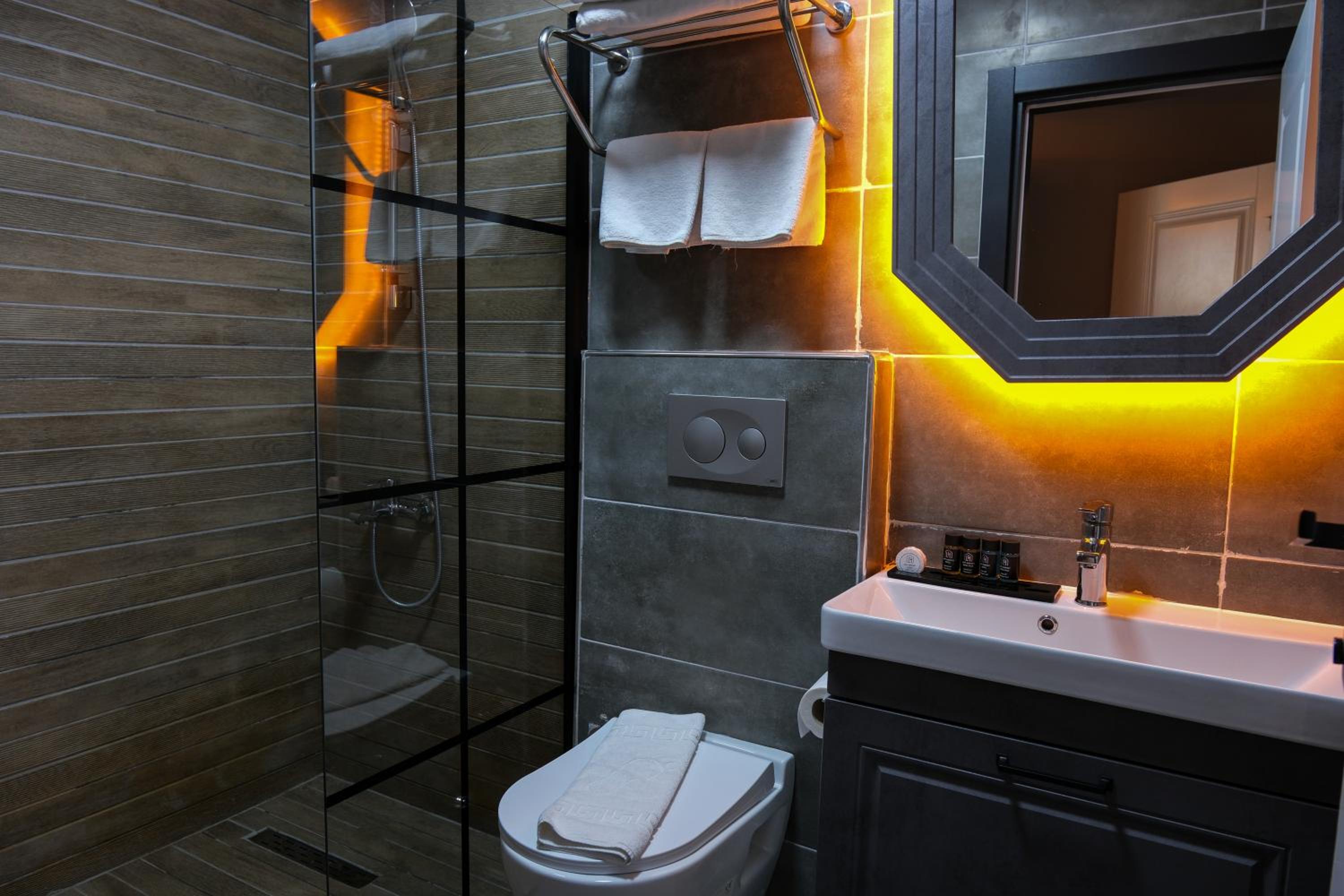 Deluxe Triple Room - Photo 7