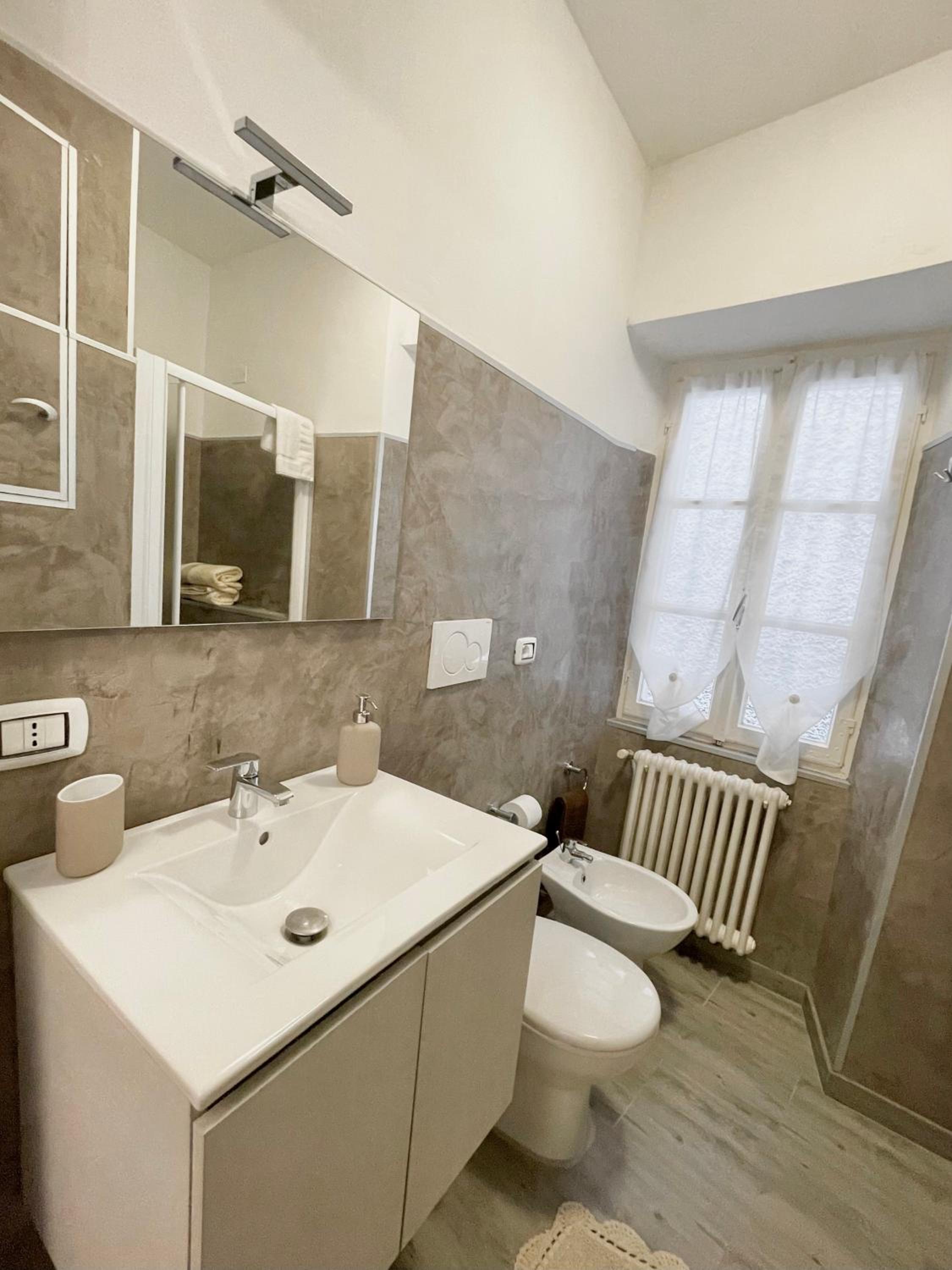 Apartment - Split Level - Photo 18