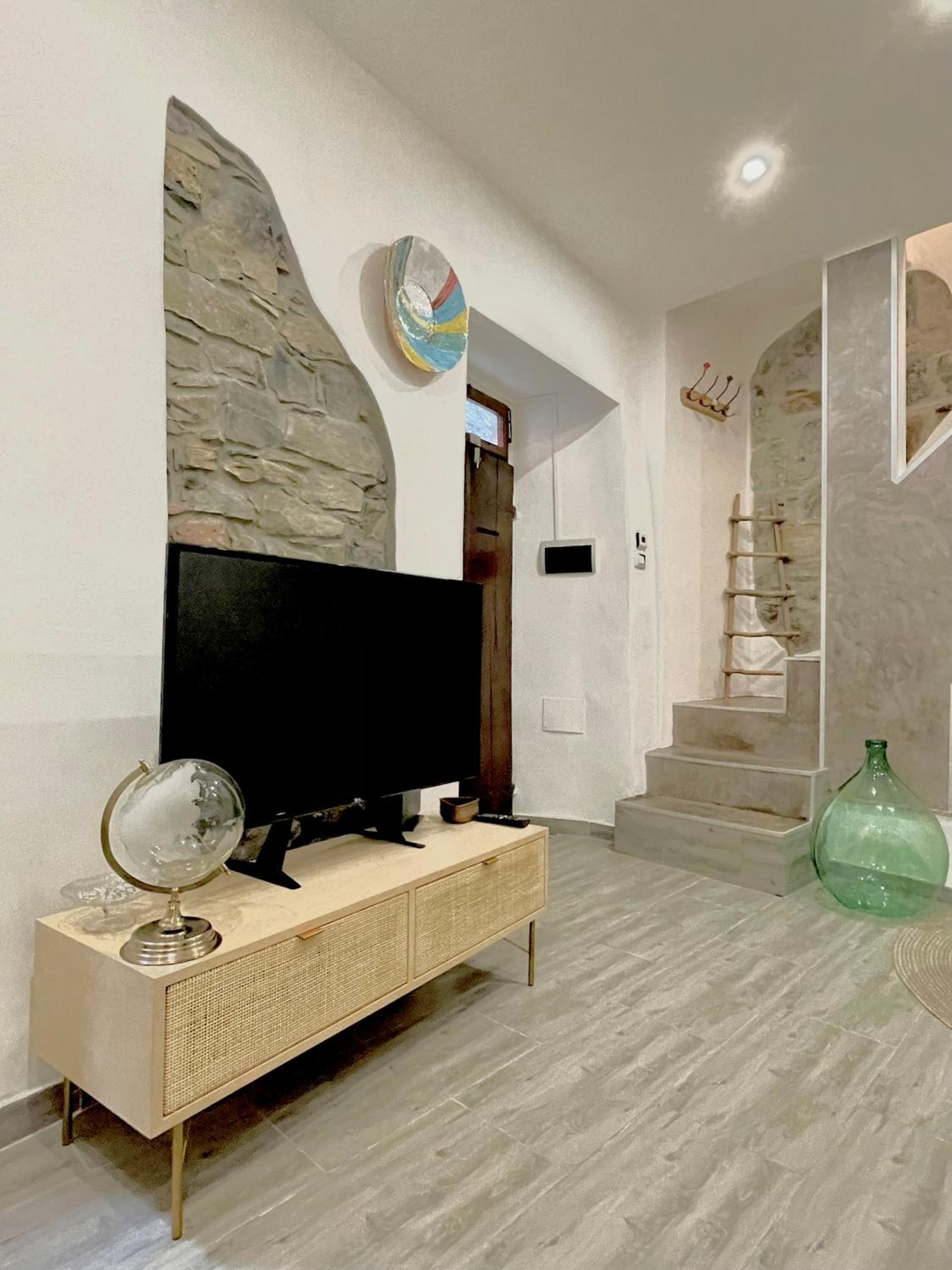 Apartment - Split Level - Photo 8