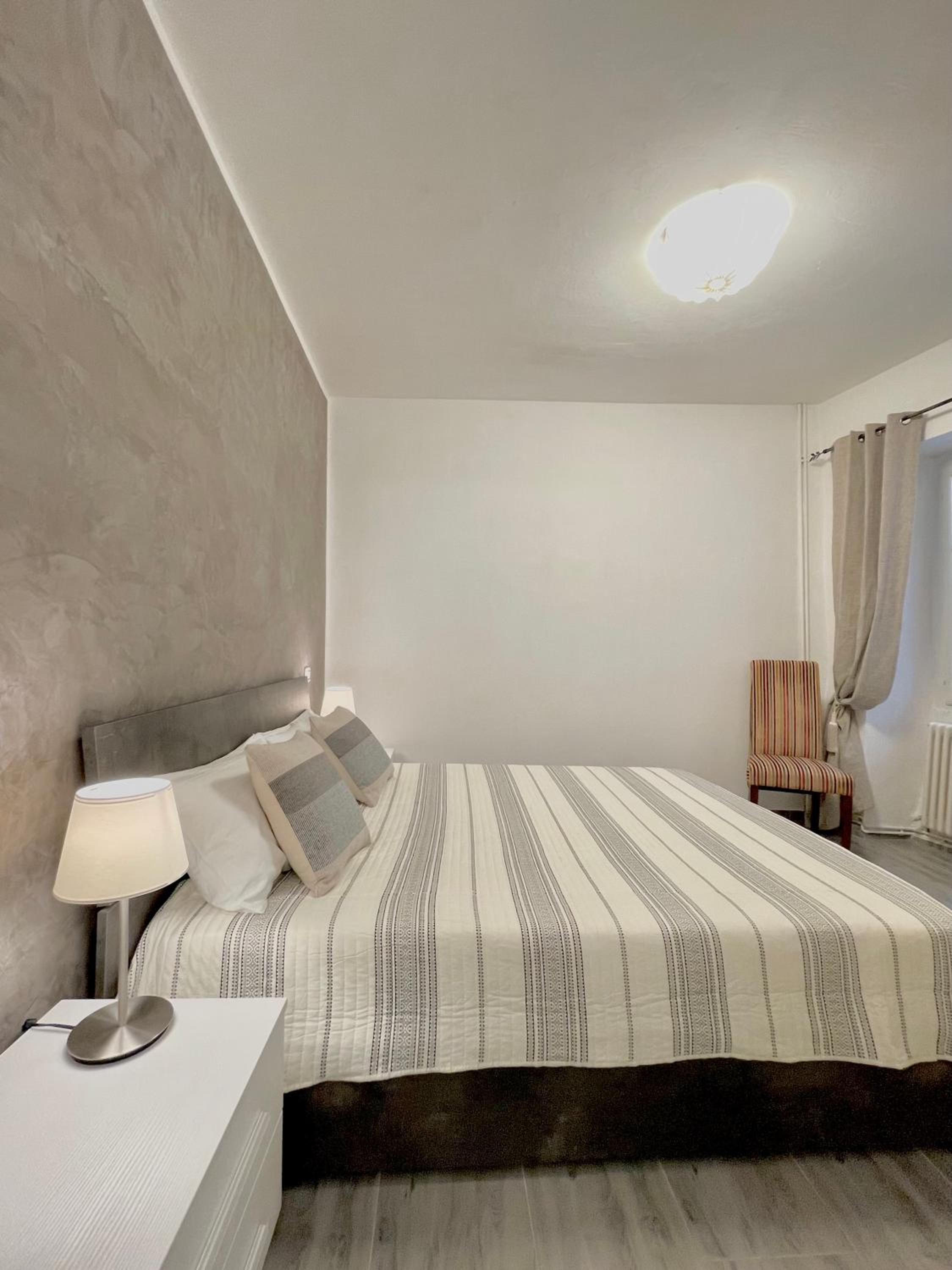 Apartment - Split Level - Photo 7