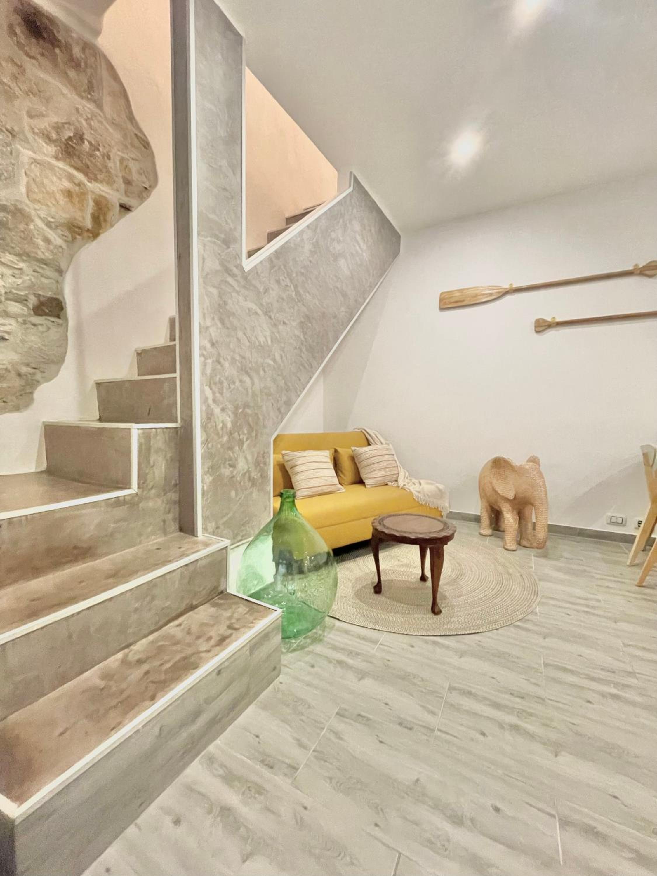 Apartment - Split Level - Photo 1