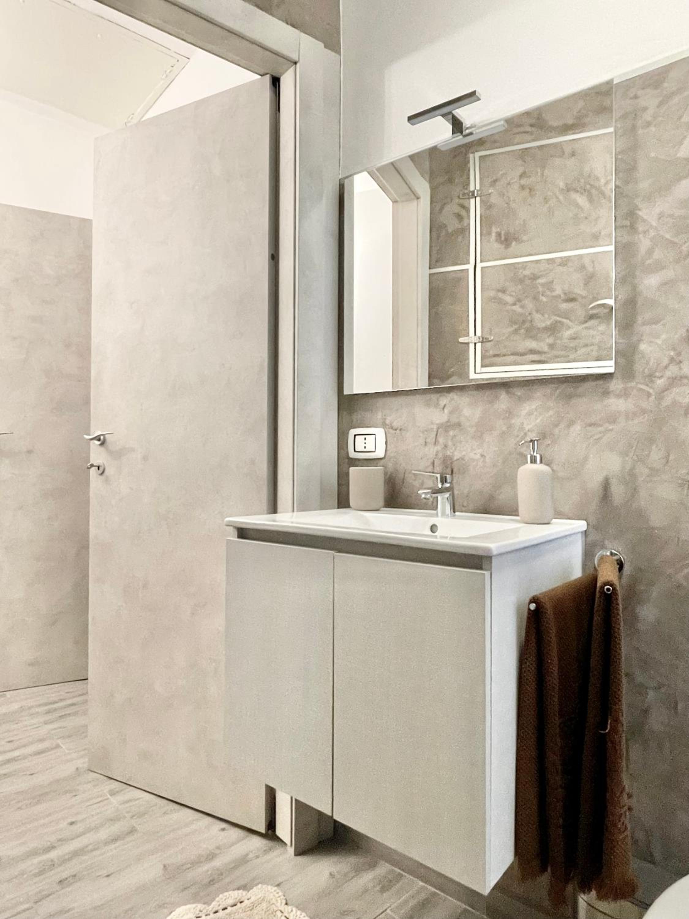Apartment - Split Level - Photo 4