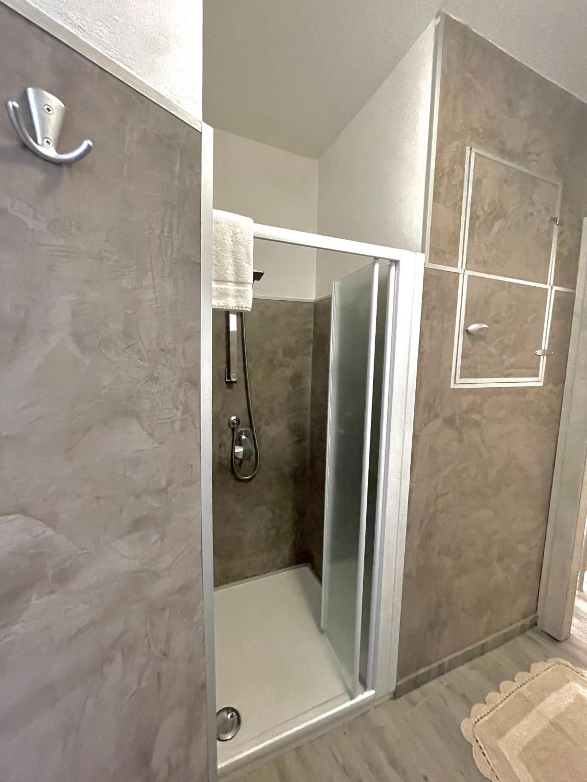 Apartment - Split Level - Photo 15