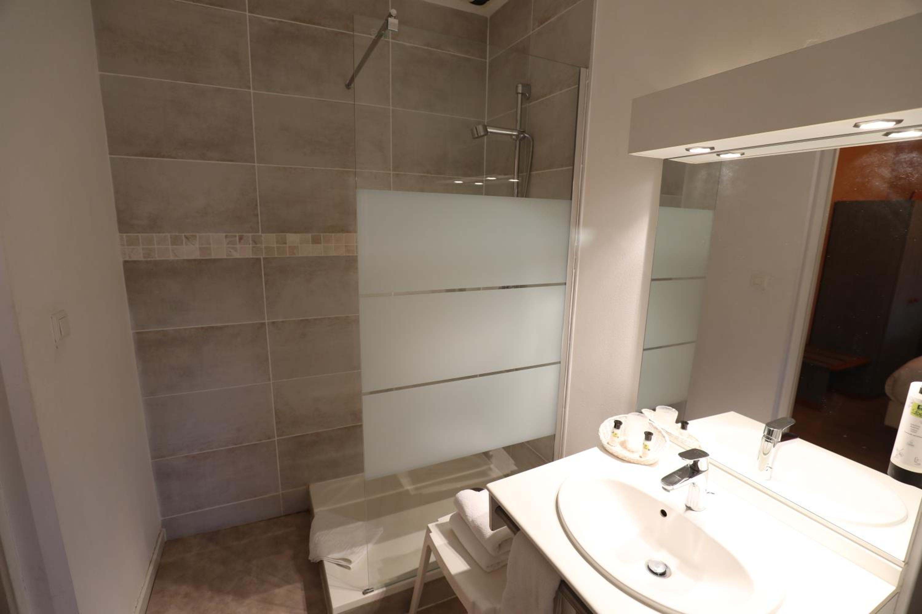 Double Room - Photo 4