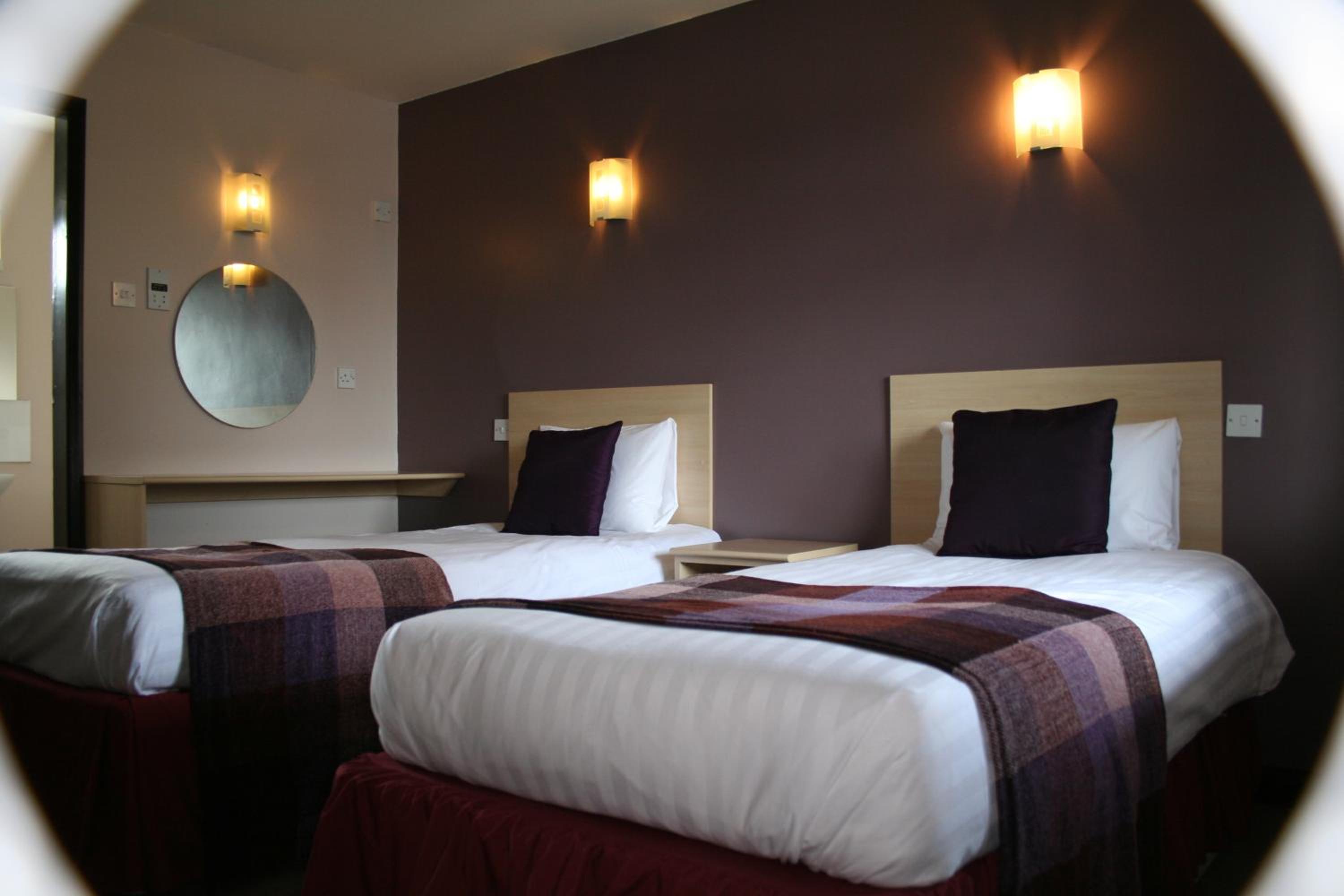 Twin Room - Photo 3