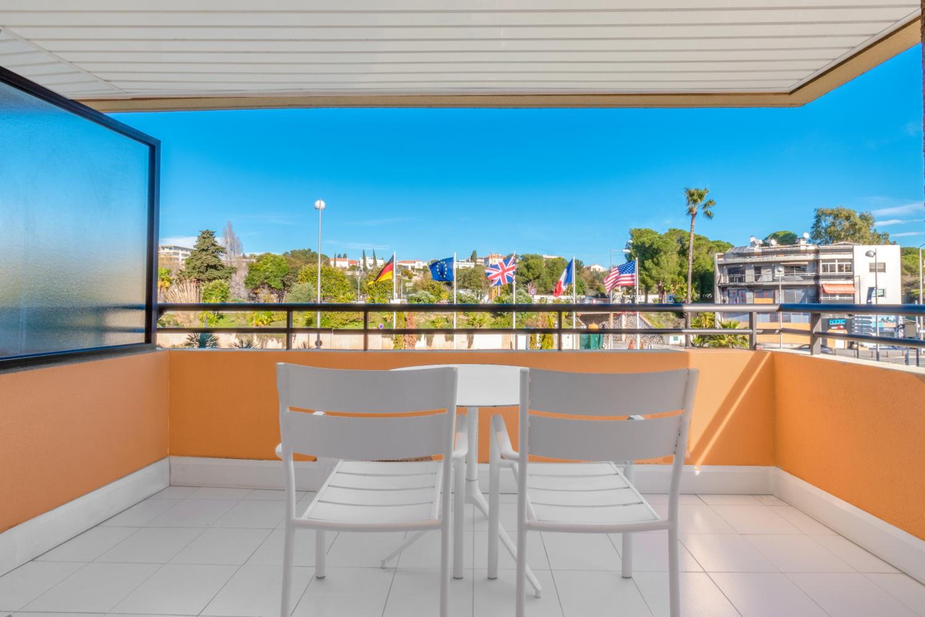 Standard Double Room with Balcony - Photo 15