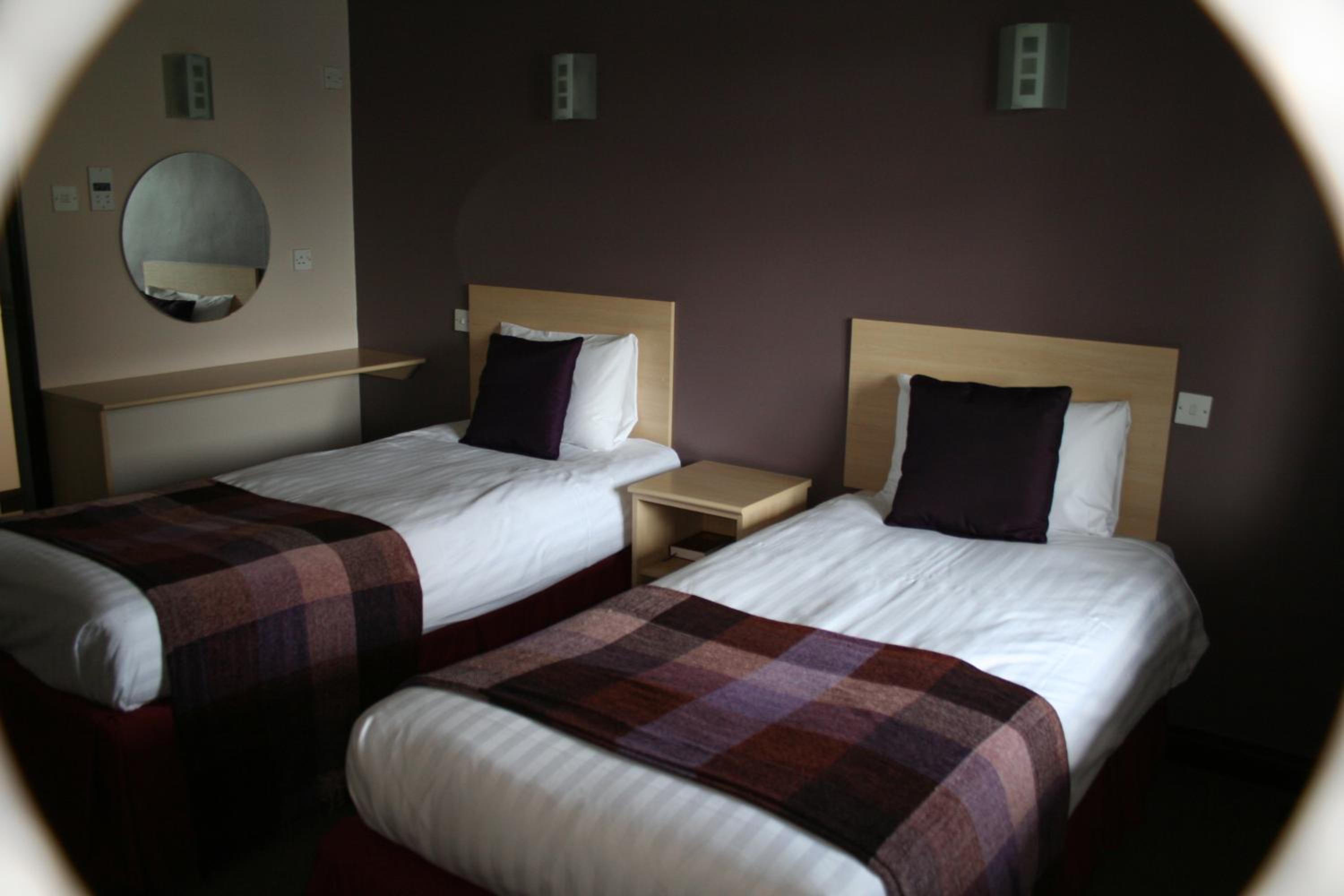 Twin Room - Photo 2