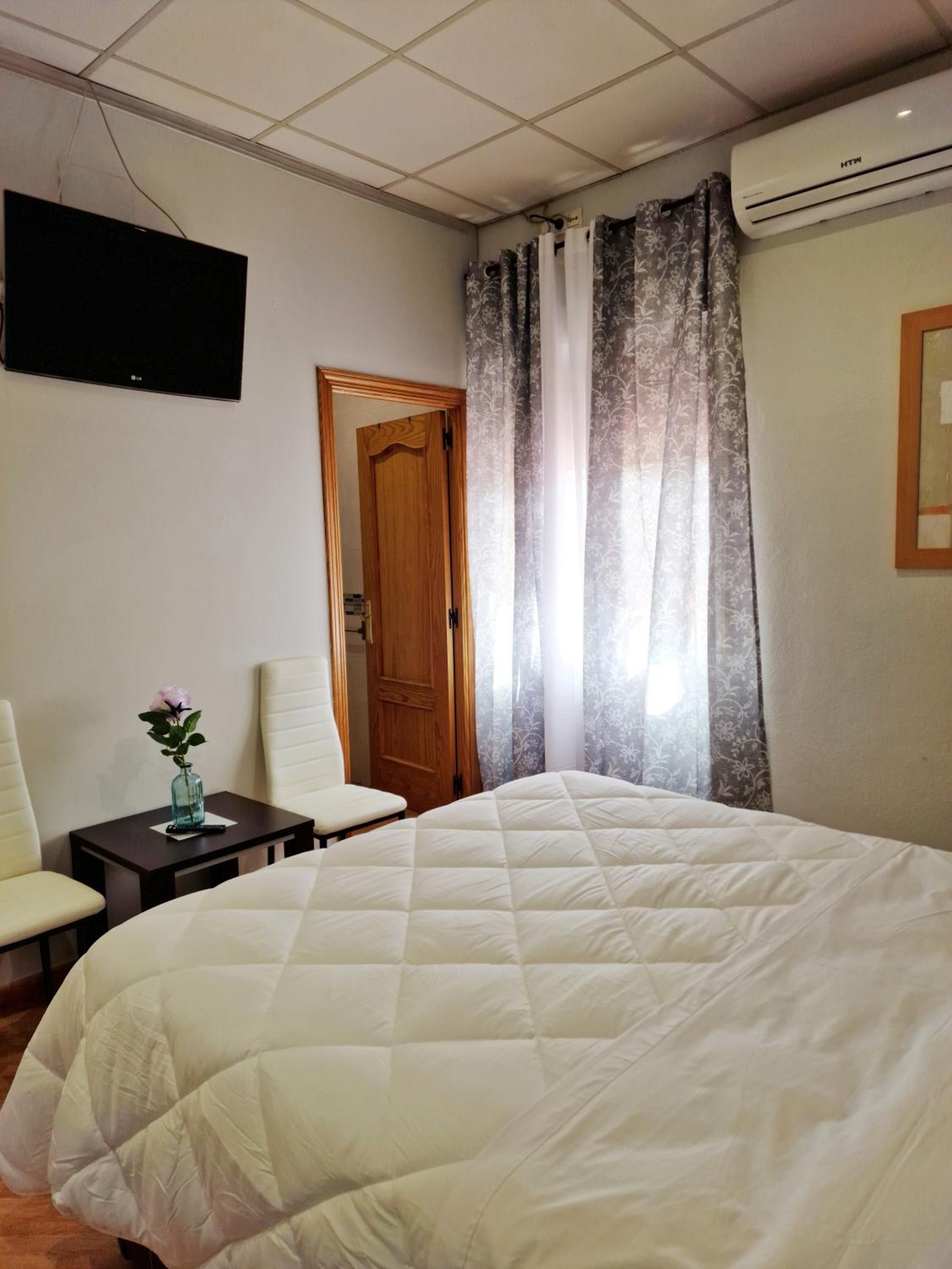 Double Room with Private Bathroom photo 3