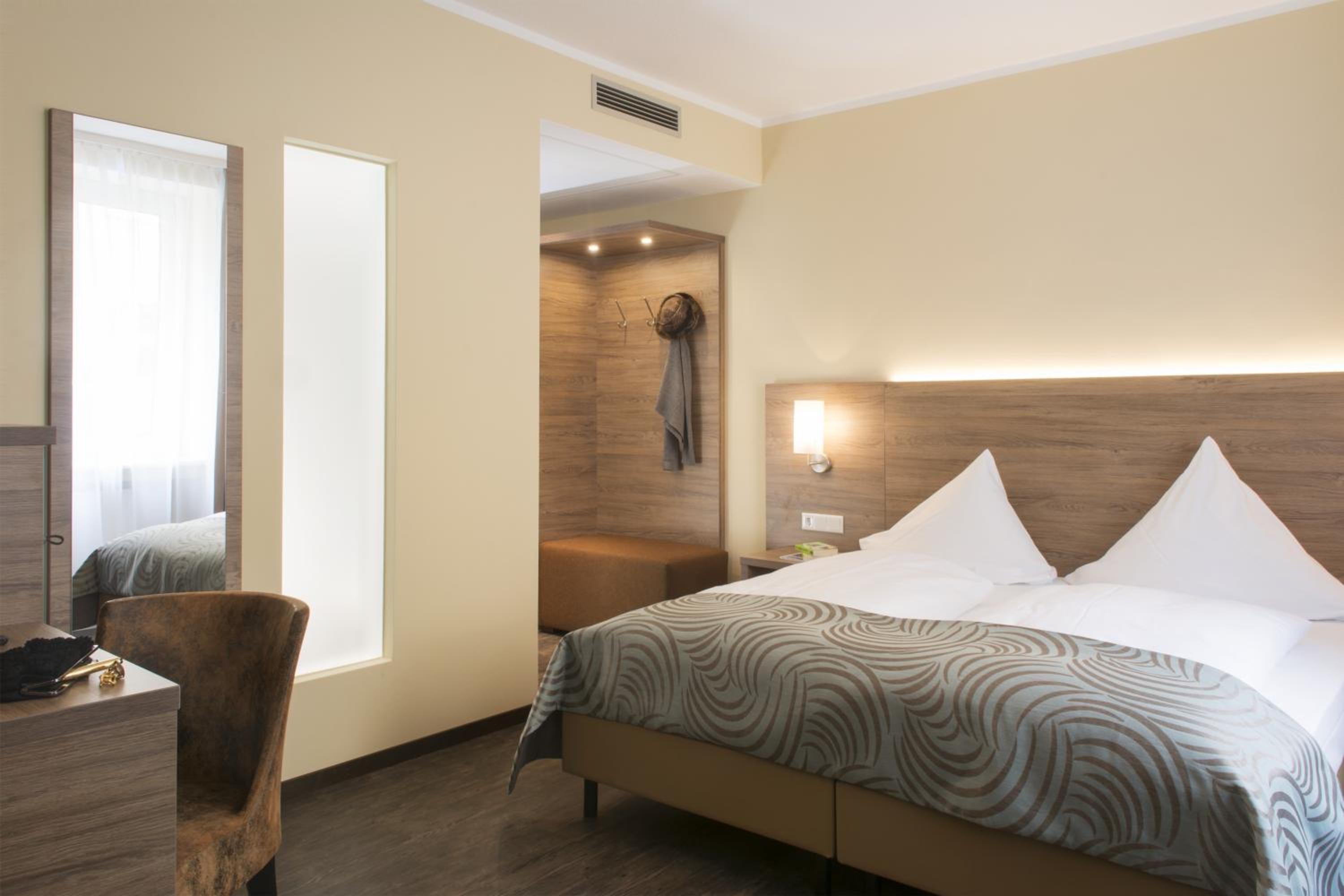 Large Double Room - Photo 2
