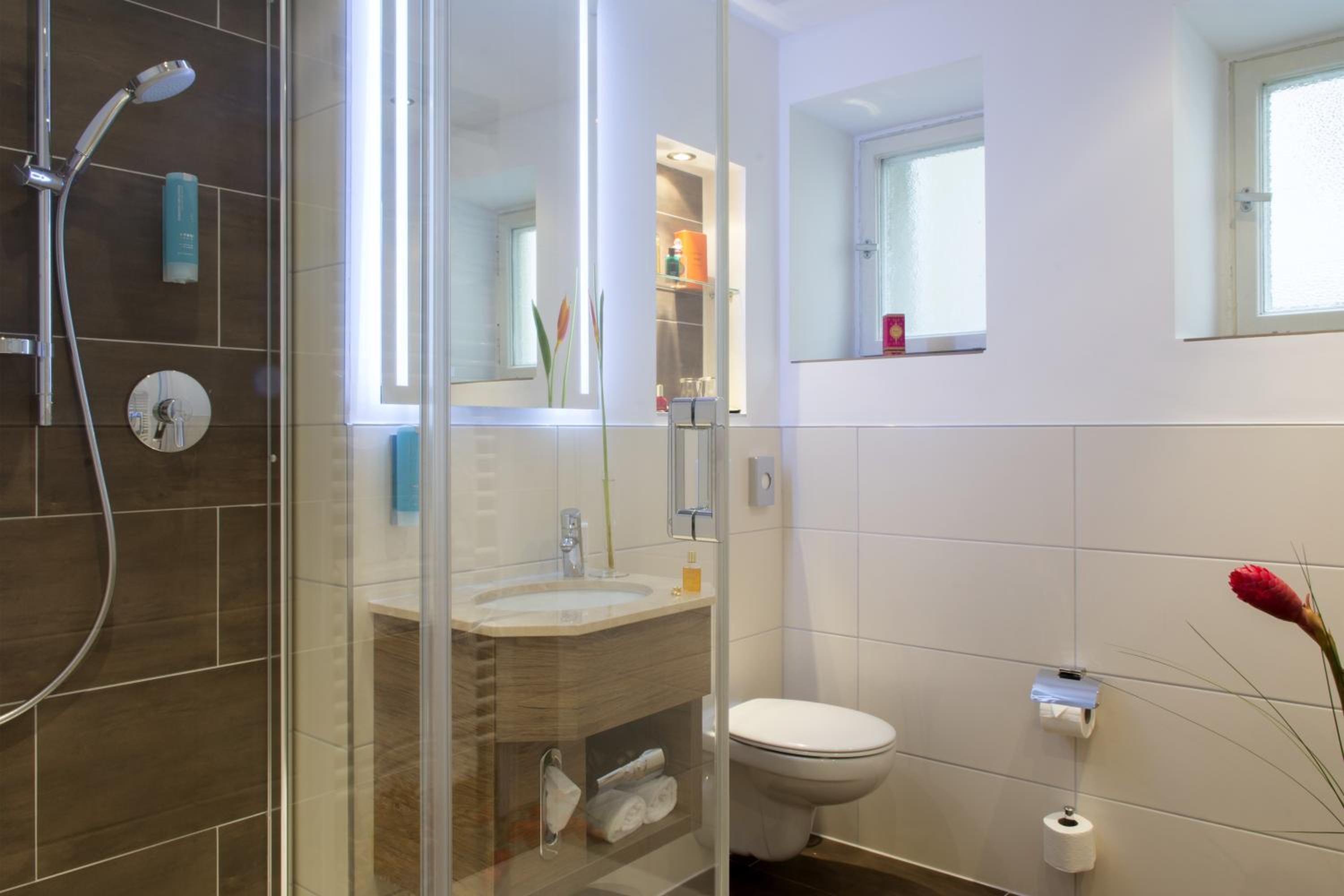 Large Double Room - Photo 5