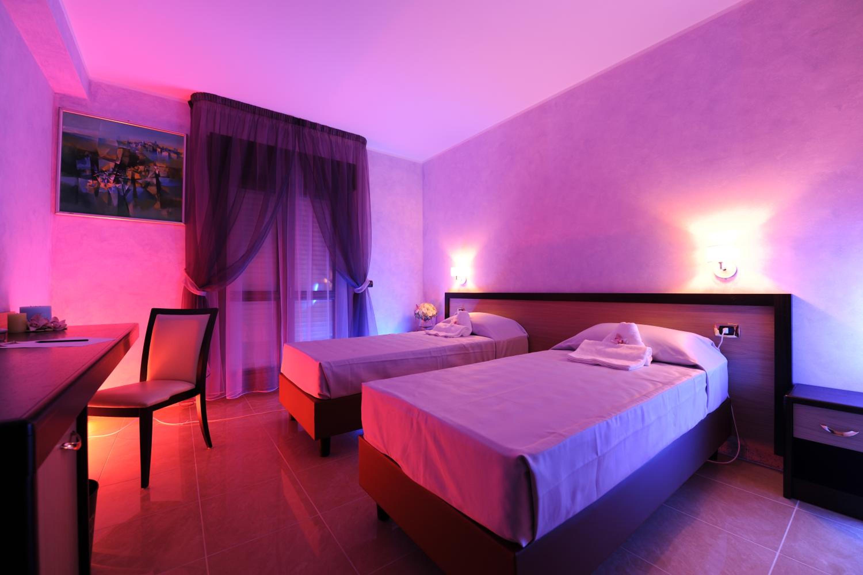Double Room - Photo 6